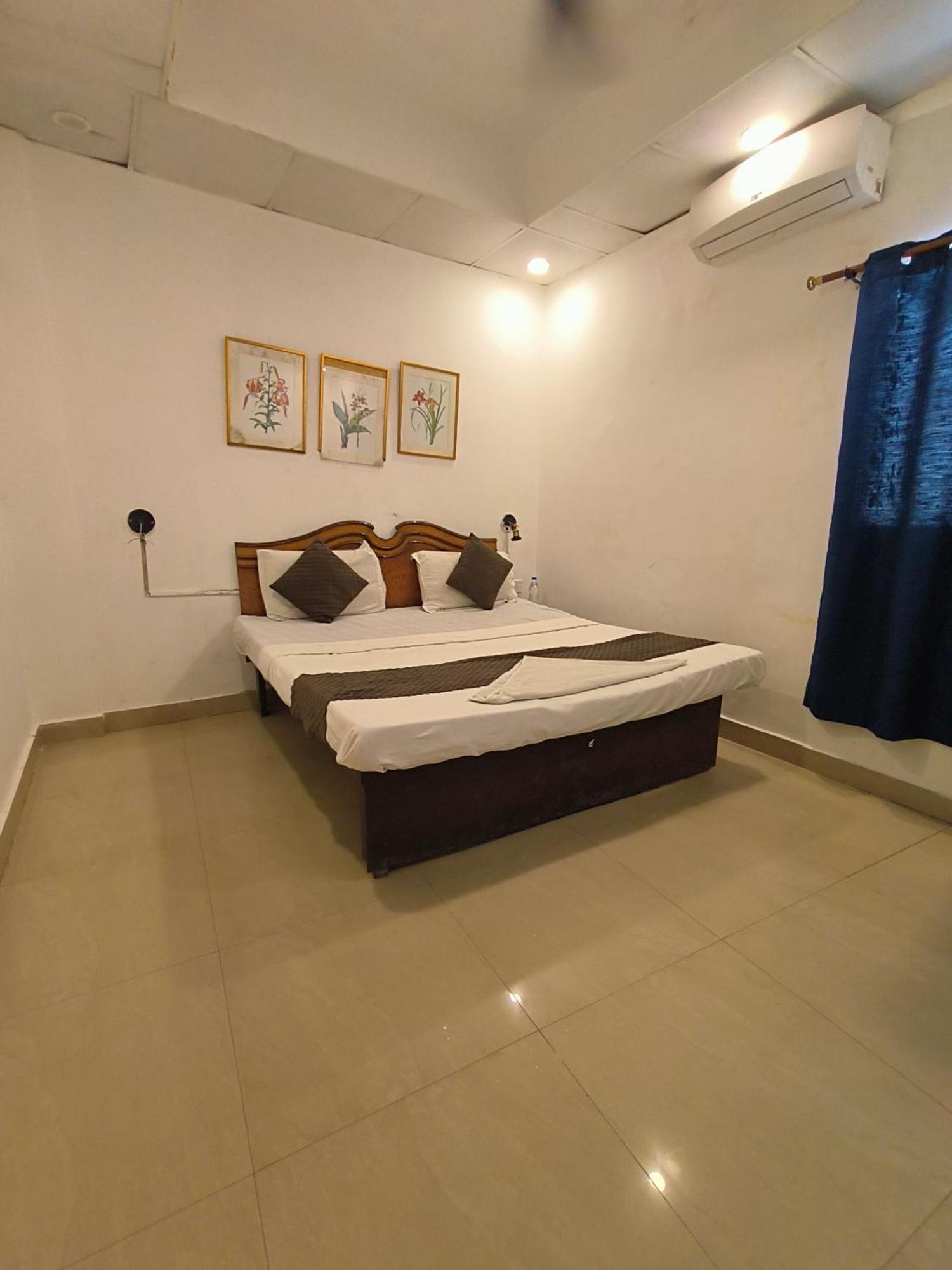 Guest house Krishna Residency And New Delhi