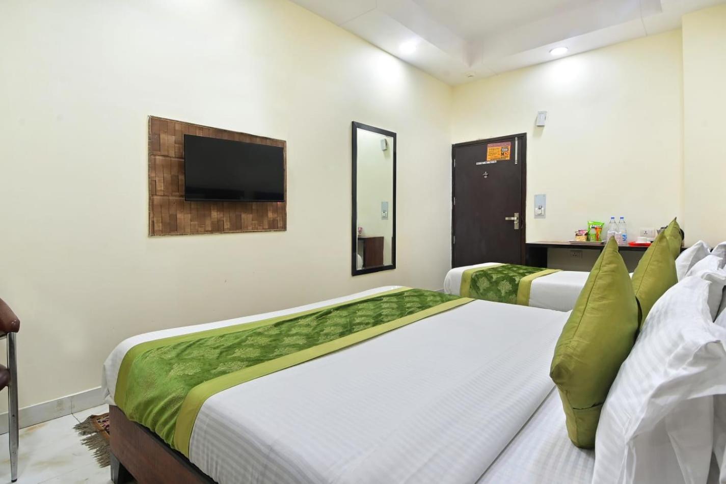 Hotel Emporio View - Railway Station - Paharganj New Delhi