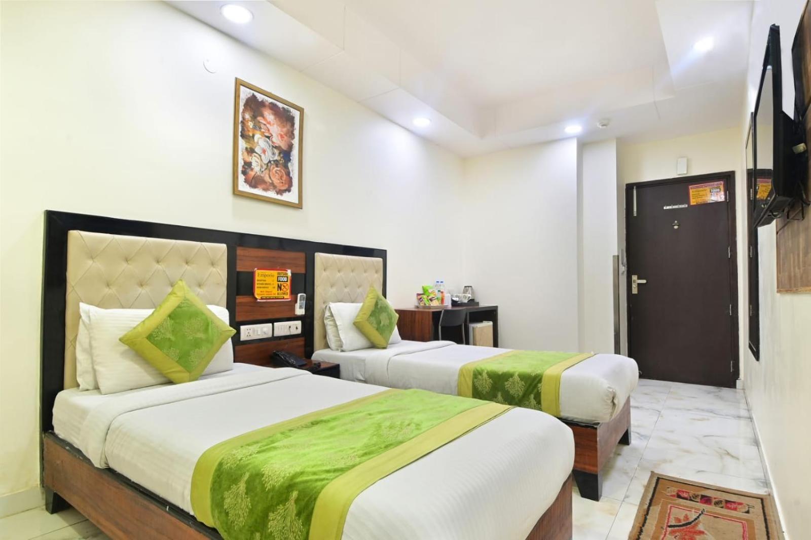 Emporio View - Railway Station - Paharganj 3*