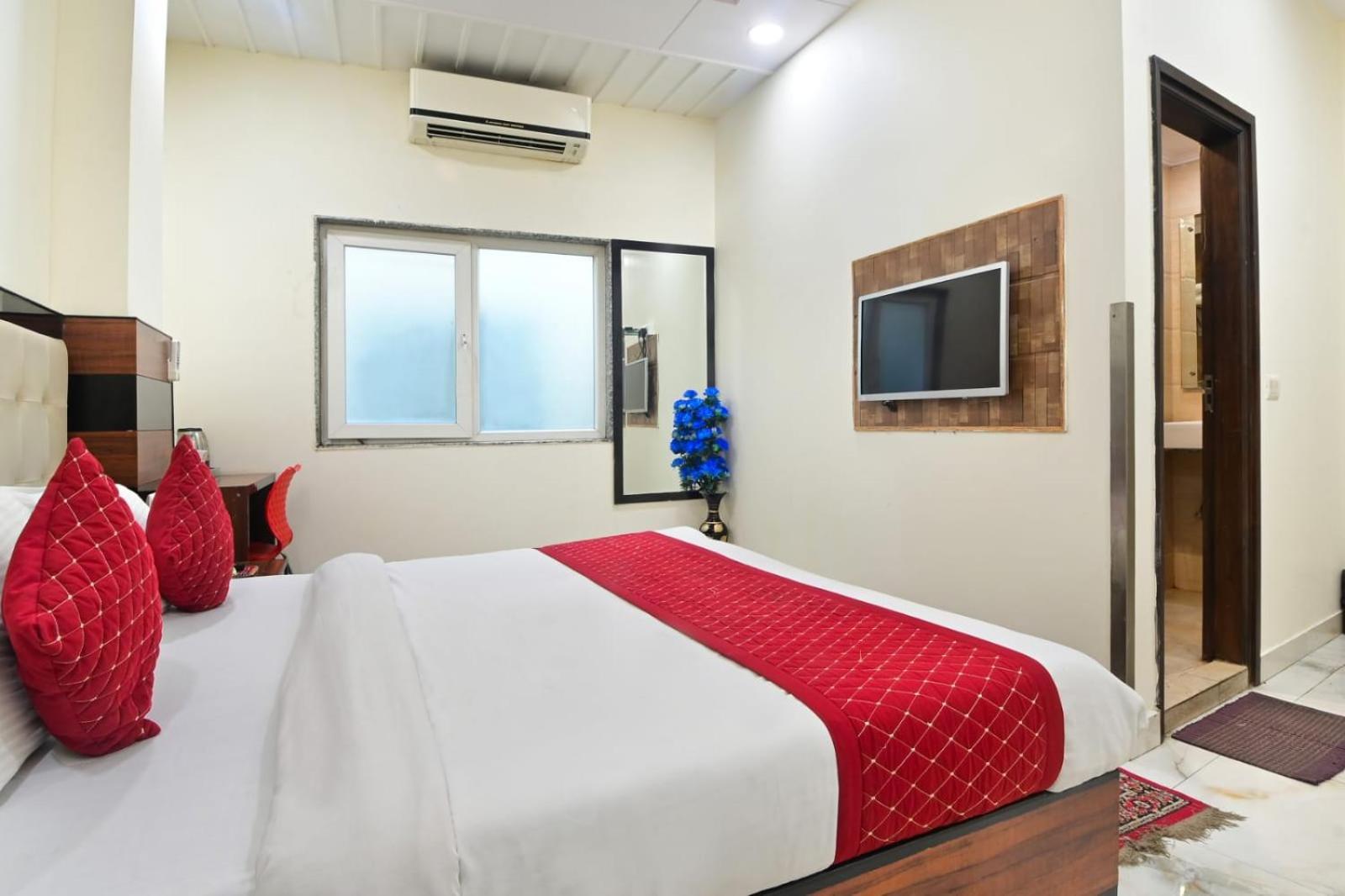 Emporio View - Railway Station - Paharganj 3*
