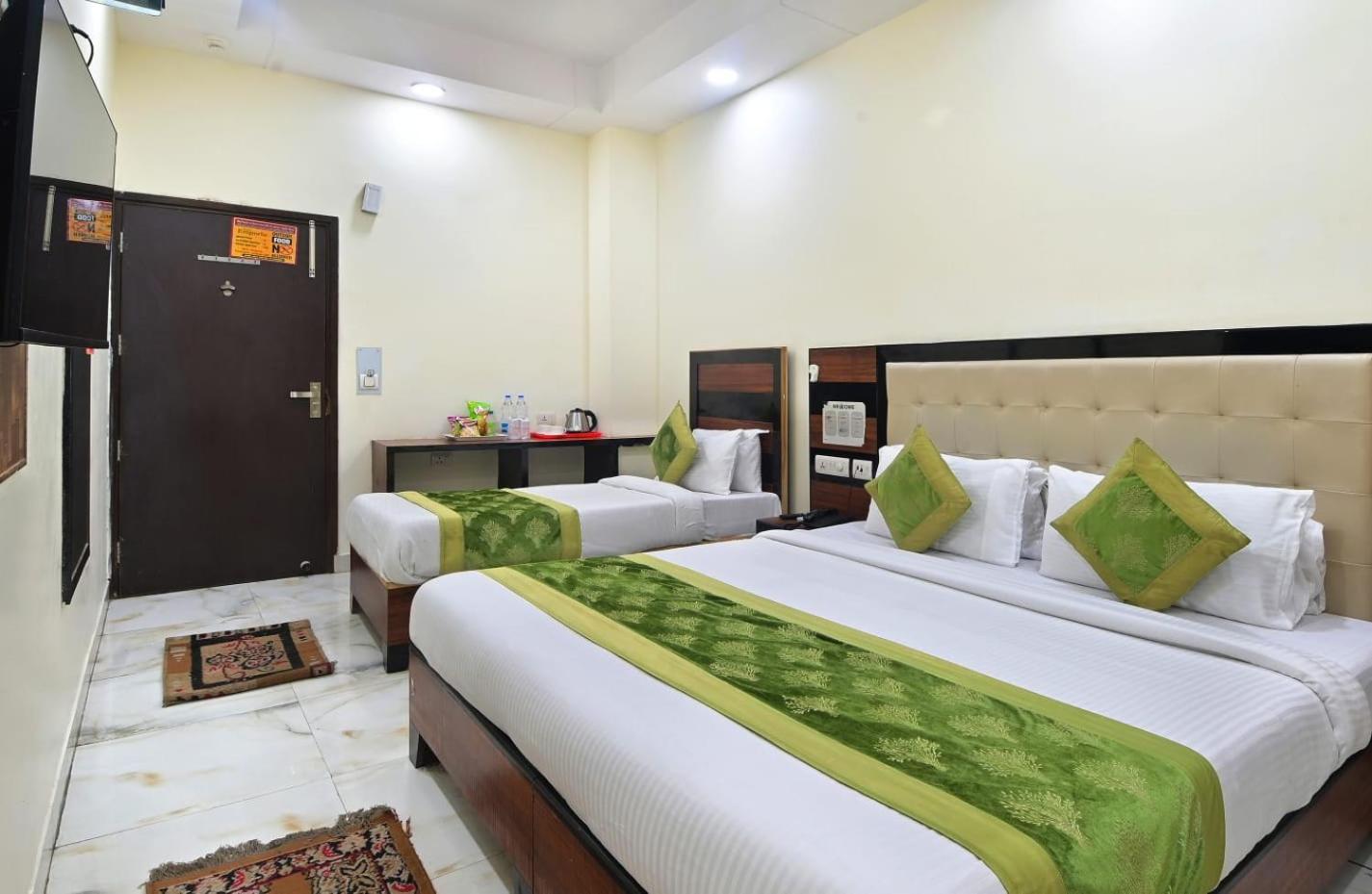 Hotel Emporio View - Railway Station - Paharganj 3*