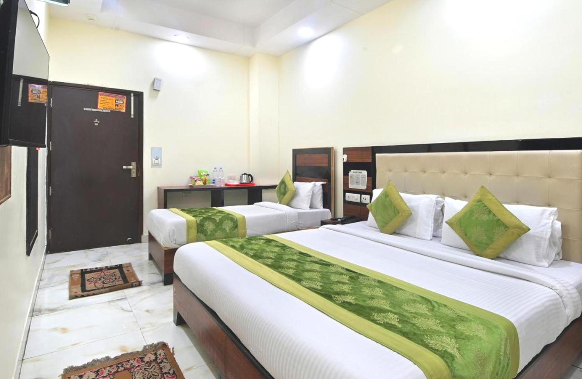 Hotel Emporio View - Railway Station - Paharganj New Delhi