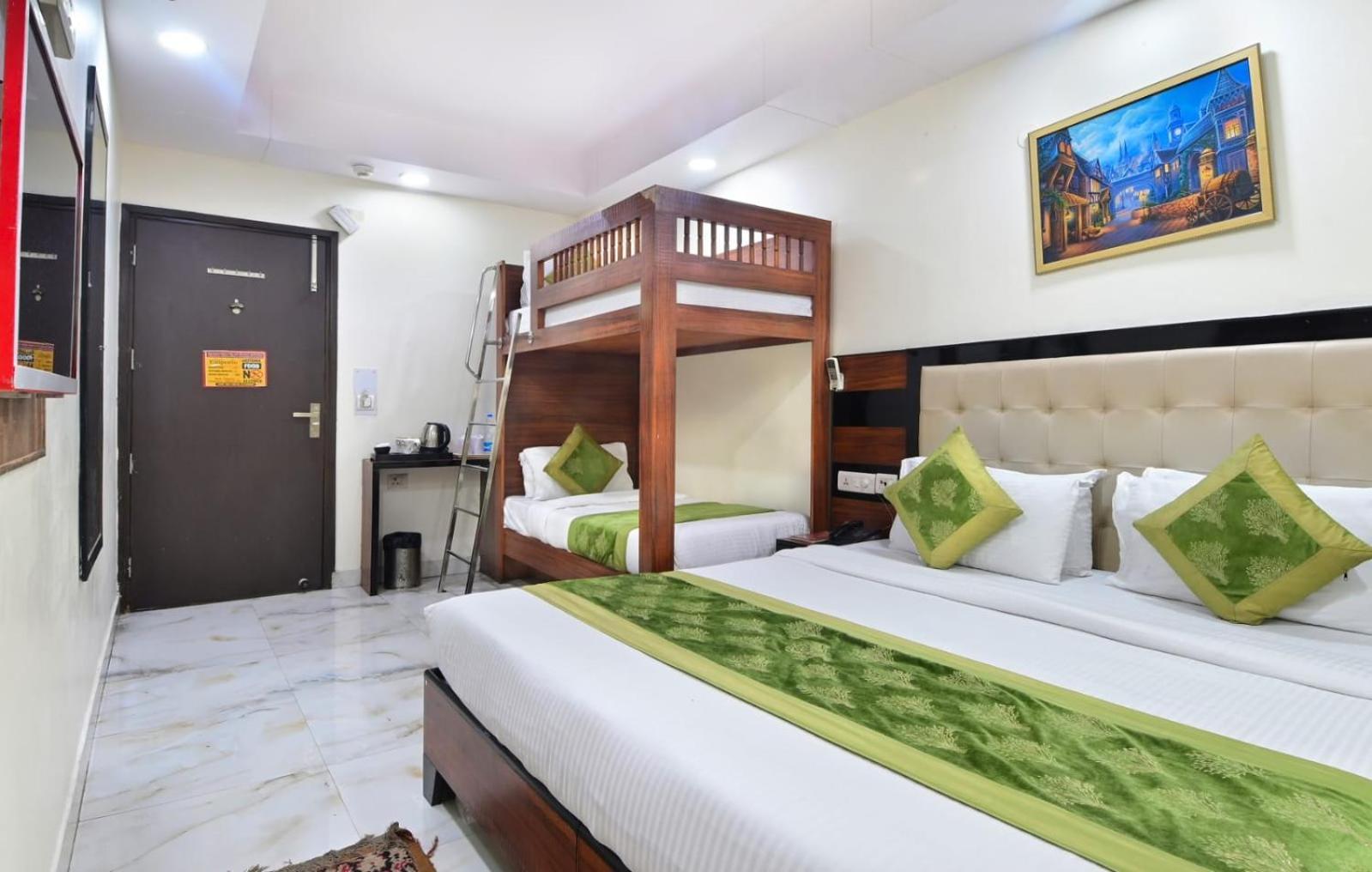 Hotel Emporio View - Railway Station - Paharganj