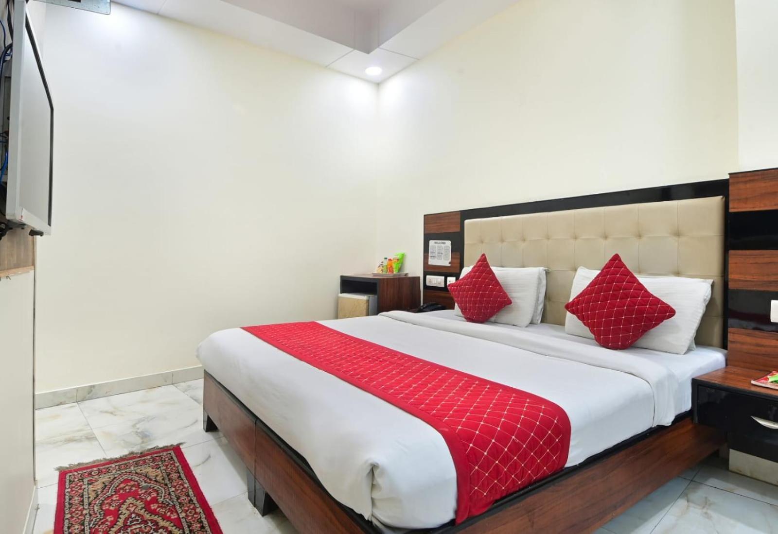 Hotel Emporio View - Railway Station - Paharganj 3*