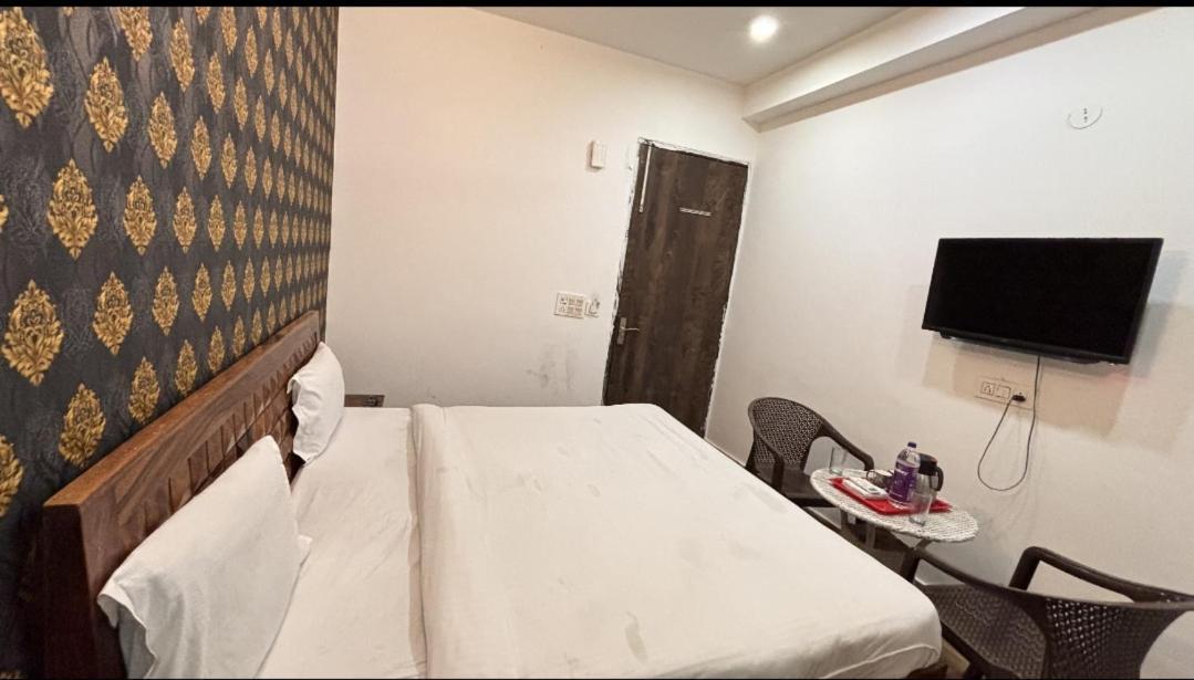 Blu Lagoon Residency * New Delhi