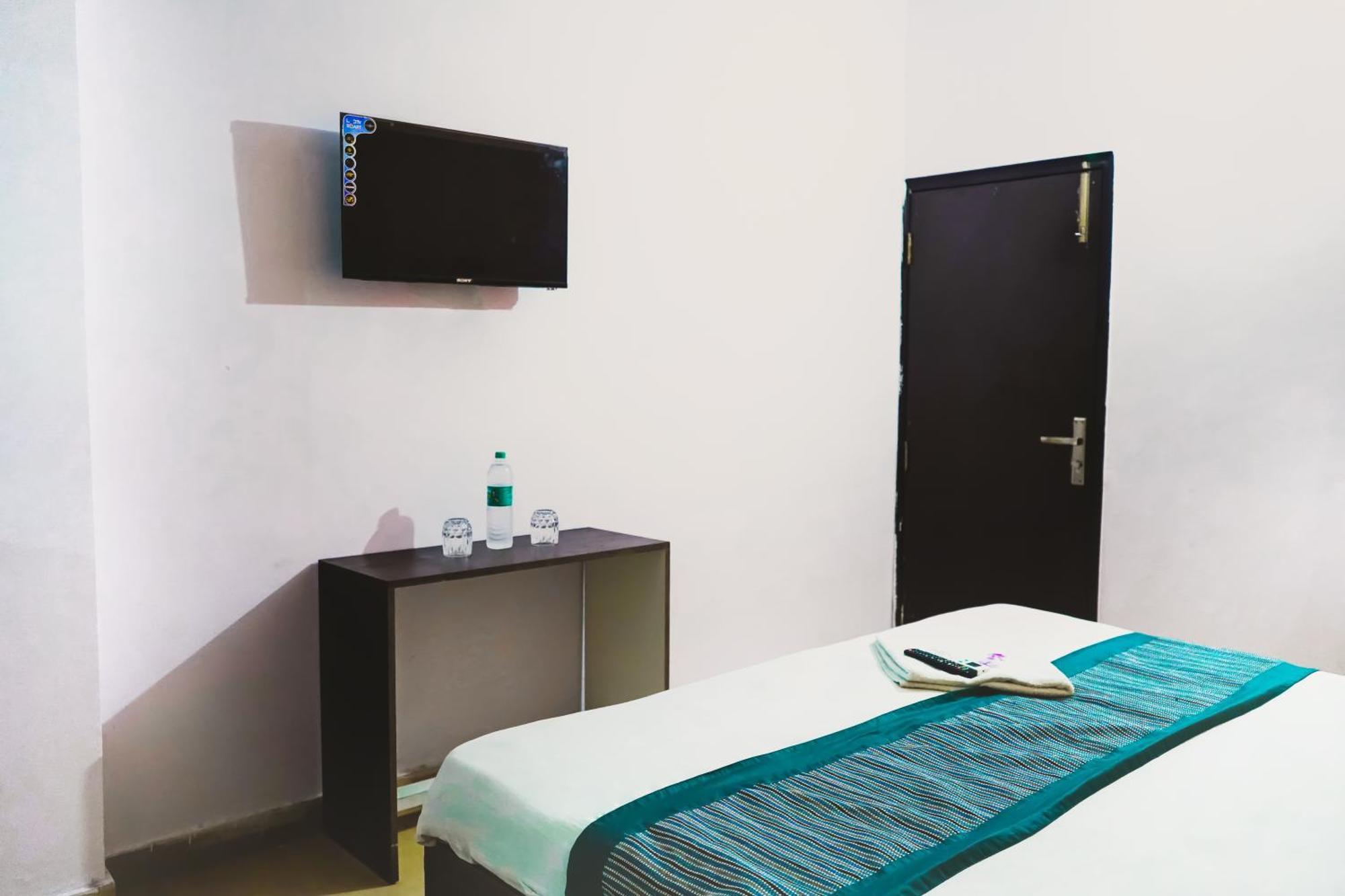 Krishna Residency Near Iskcon Temple 3* New Delhi
