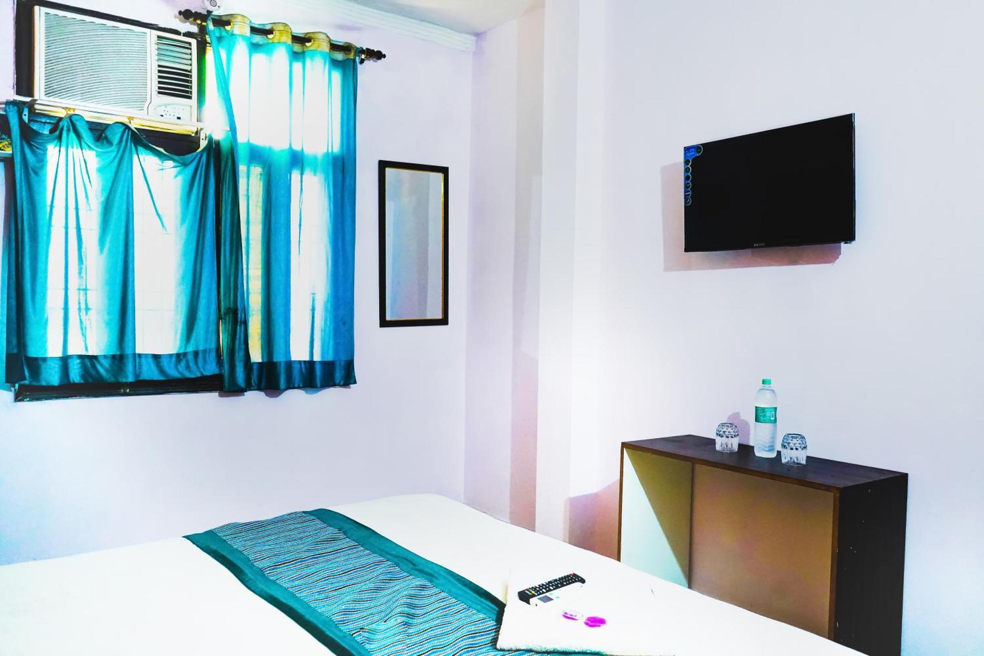Krishna Palace - Sant Nagar Hotel