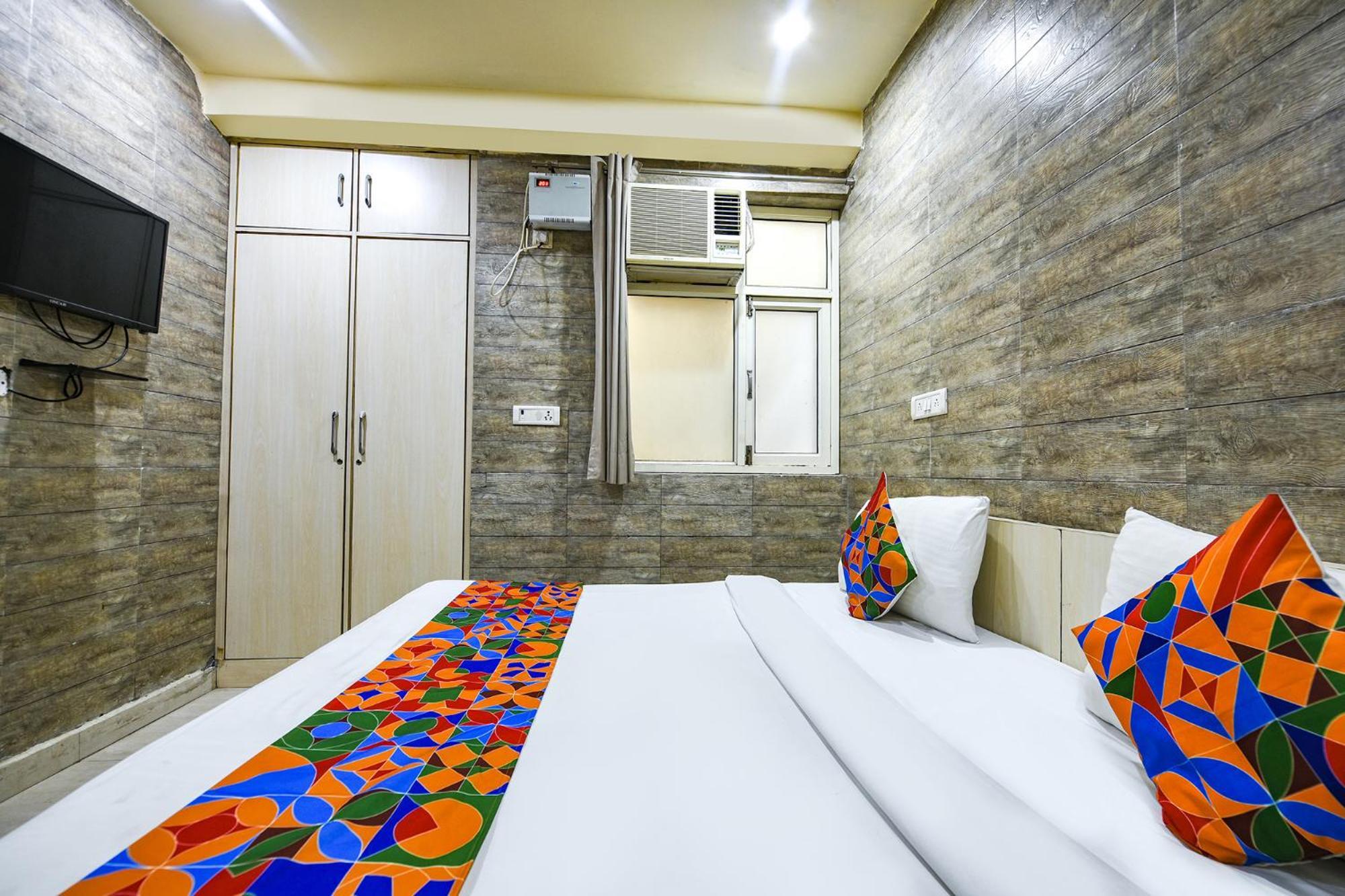 Fabhotel Model Town Hotel 3*