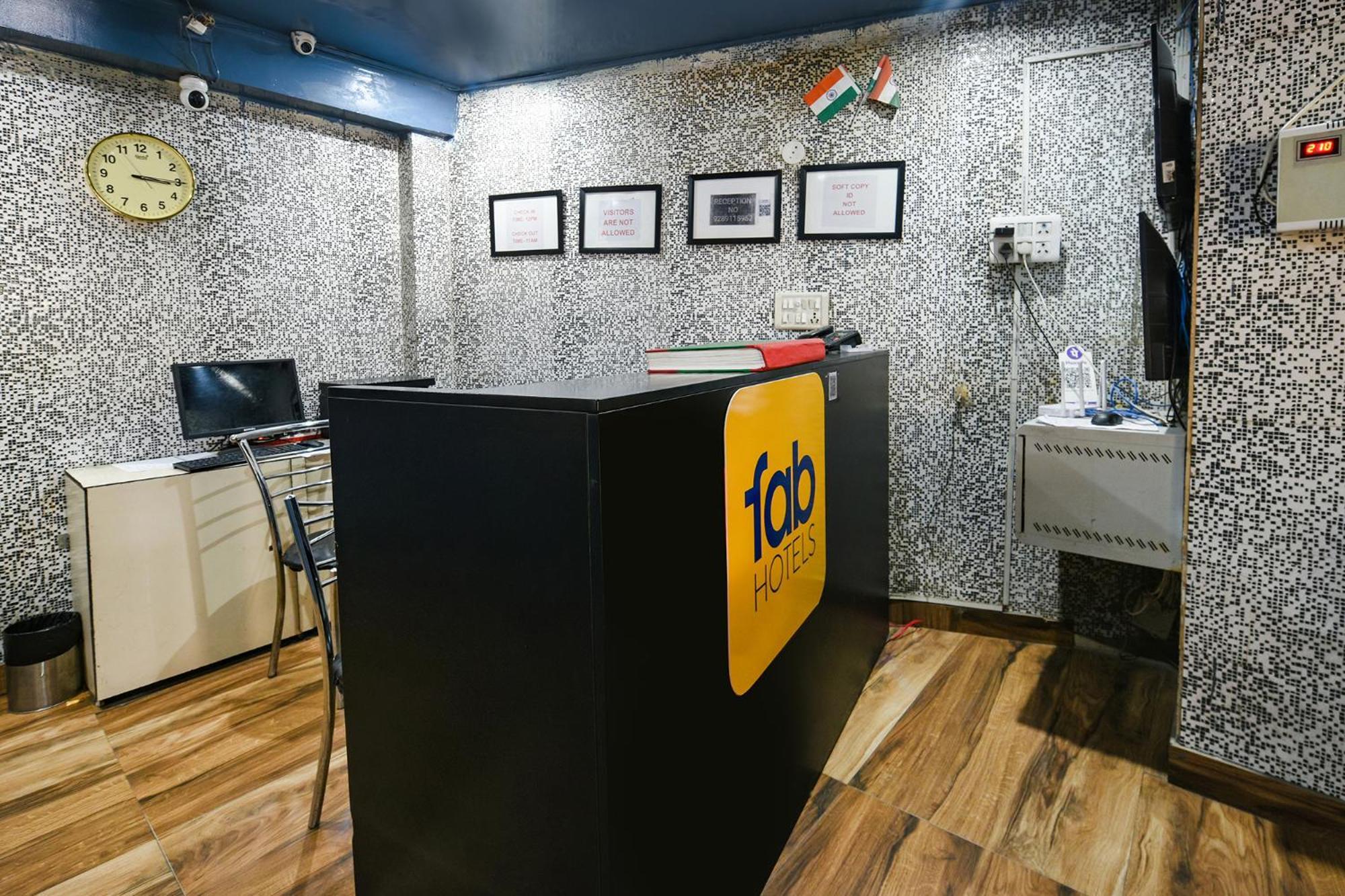 Hotel Fabhotel Model Town 3*