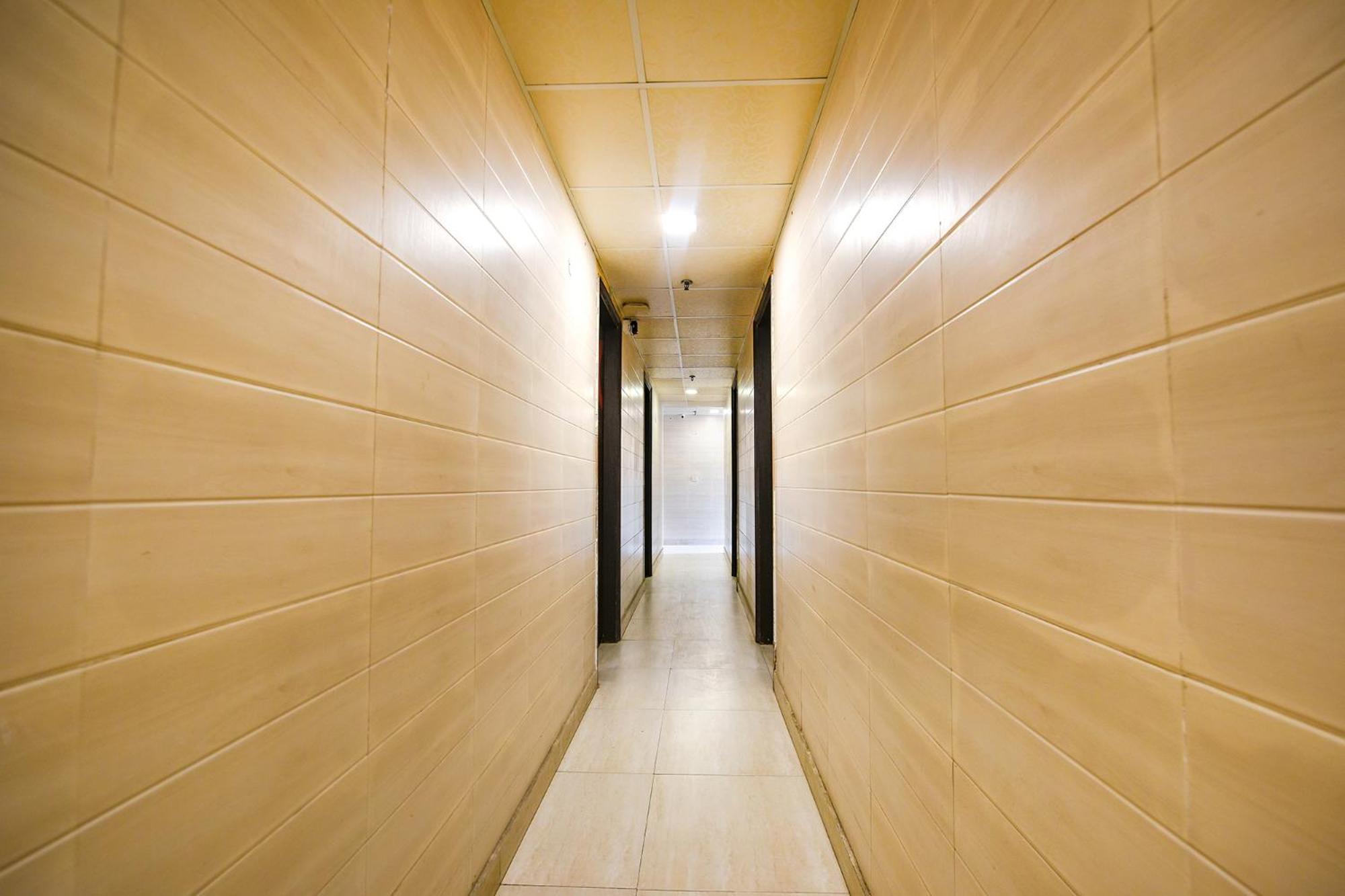 Fabhotel Model Town Hotel 3*