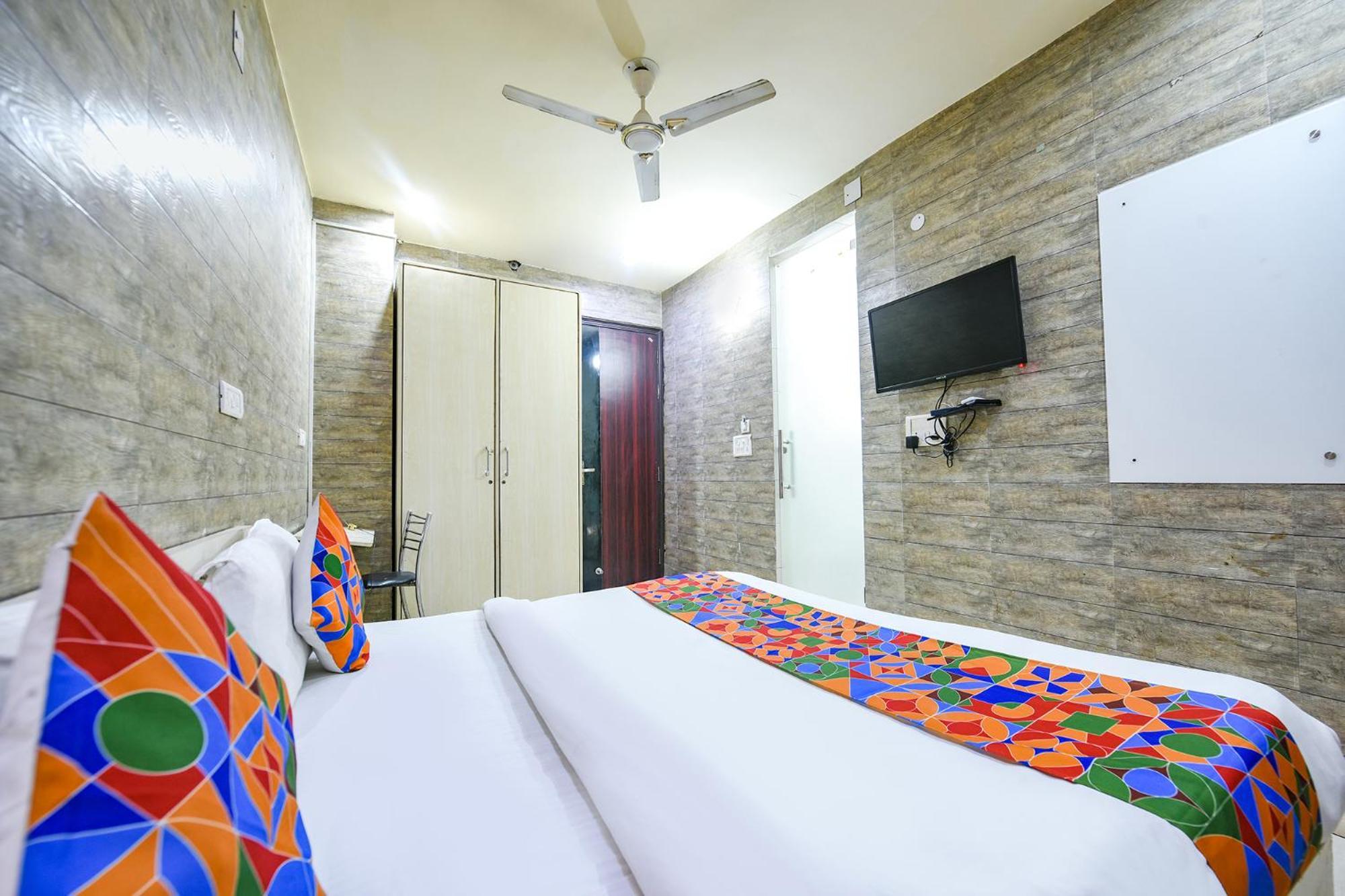 Fabhotel Model Town 3*