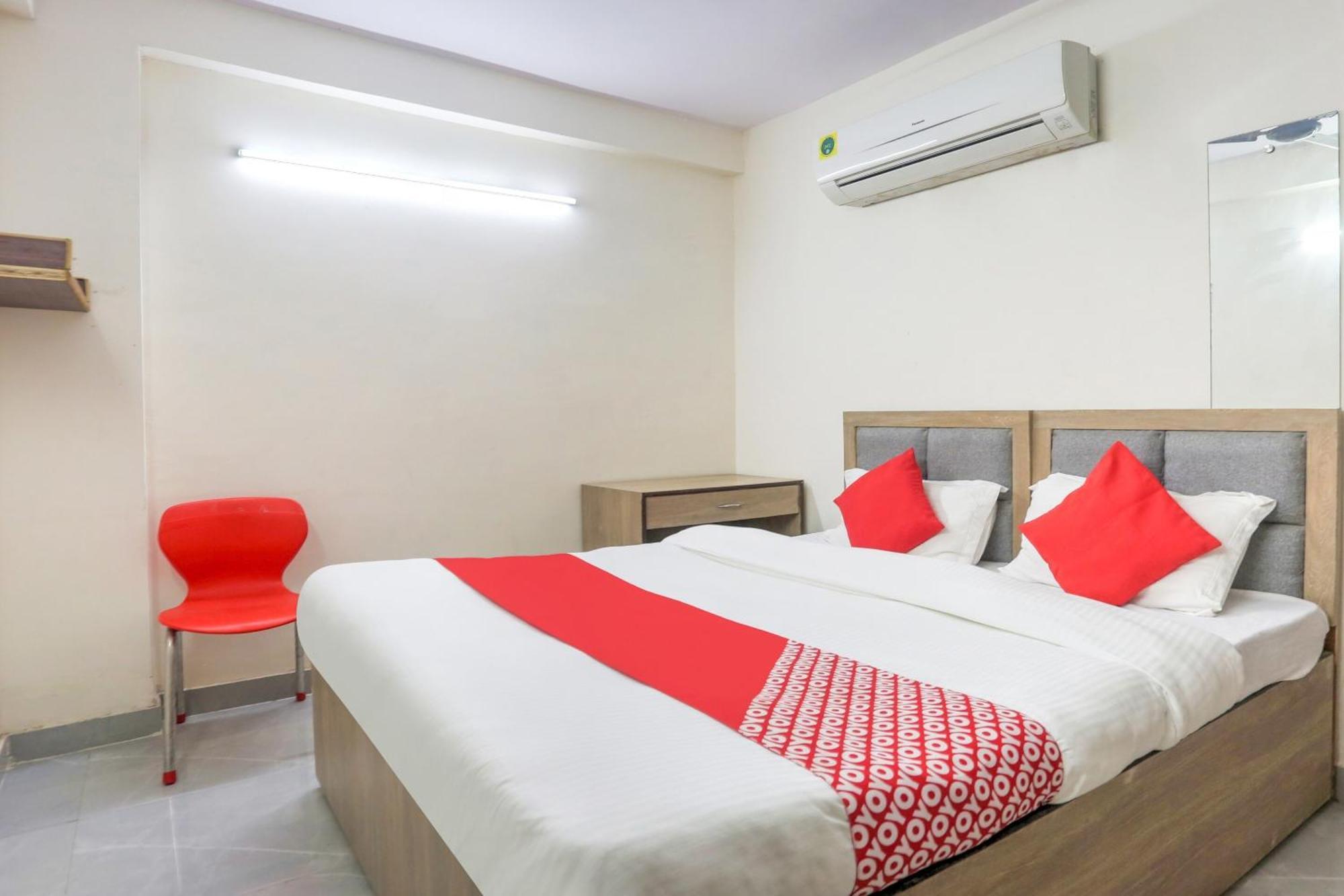 O 77674 White 4* Delhi (National Capital Territory of India)