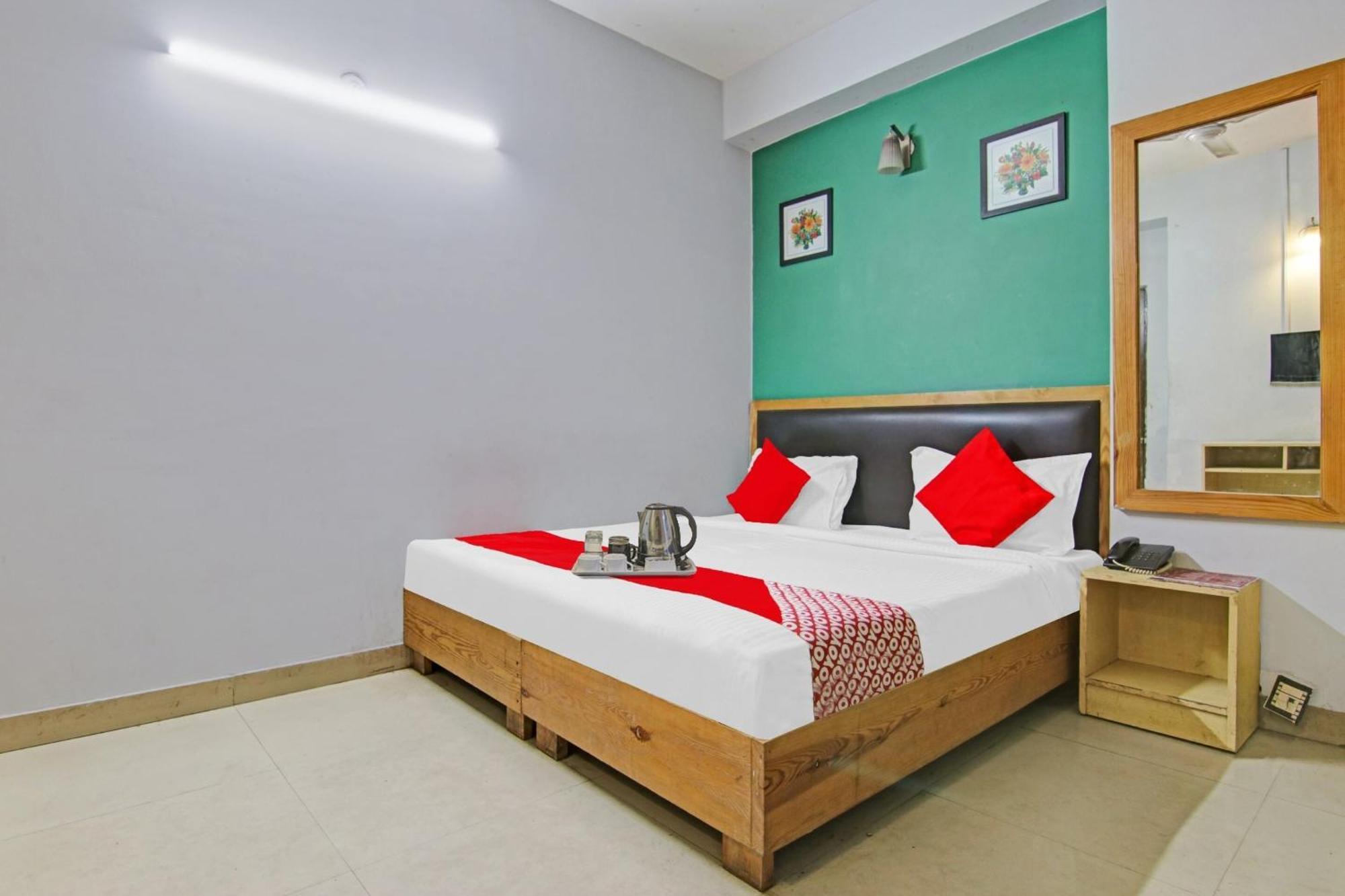 Hotel O Flagship Metro Star Near Lotus Temple New Delhi