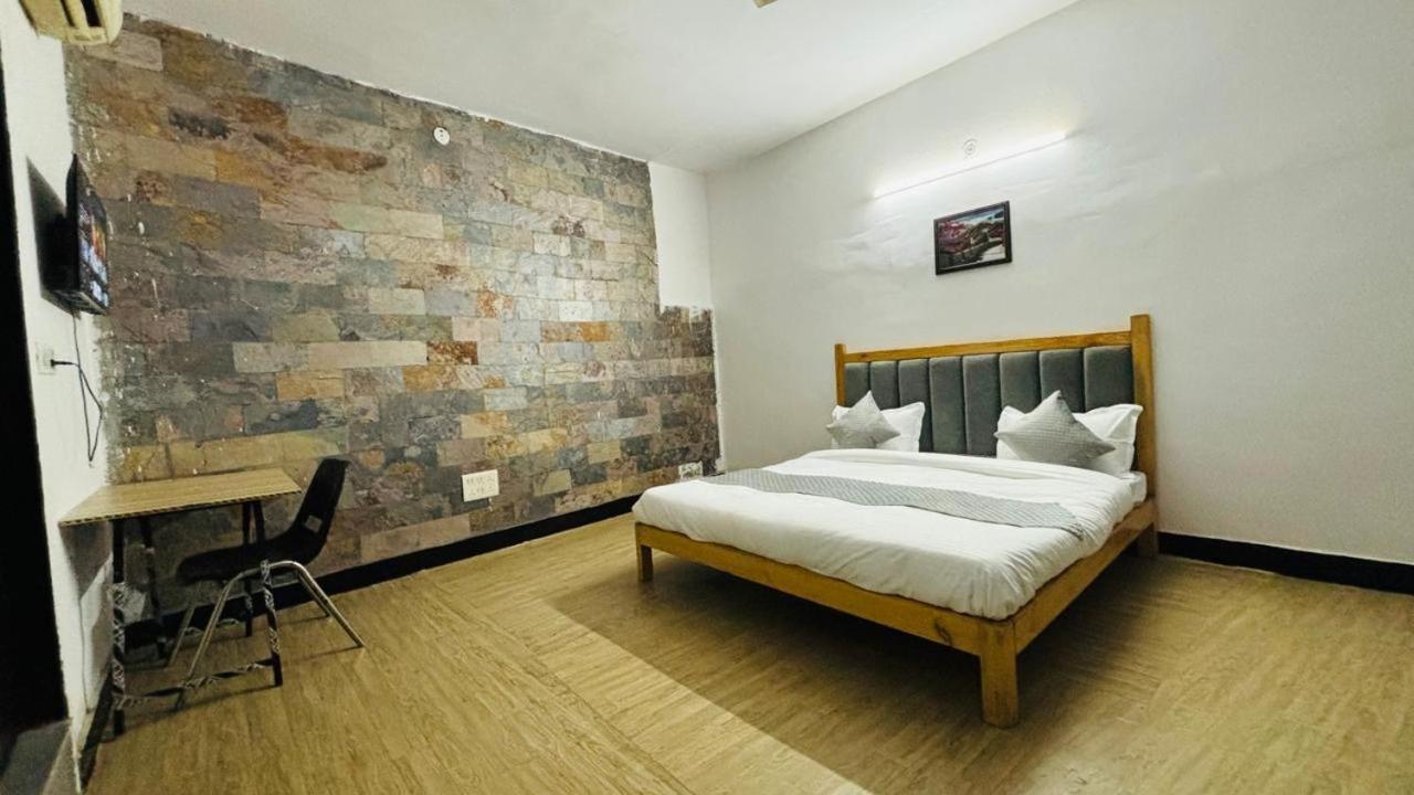 Guest house The Royal New Delhi