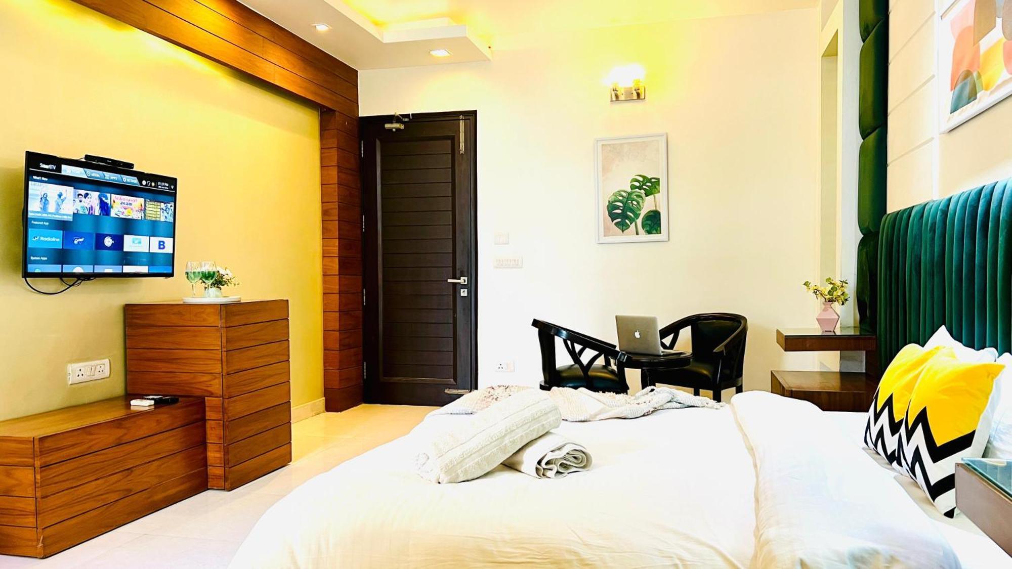 Bluo 2bhk - M Block Mkt Greater Kailash Apartment *