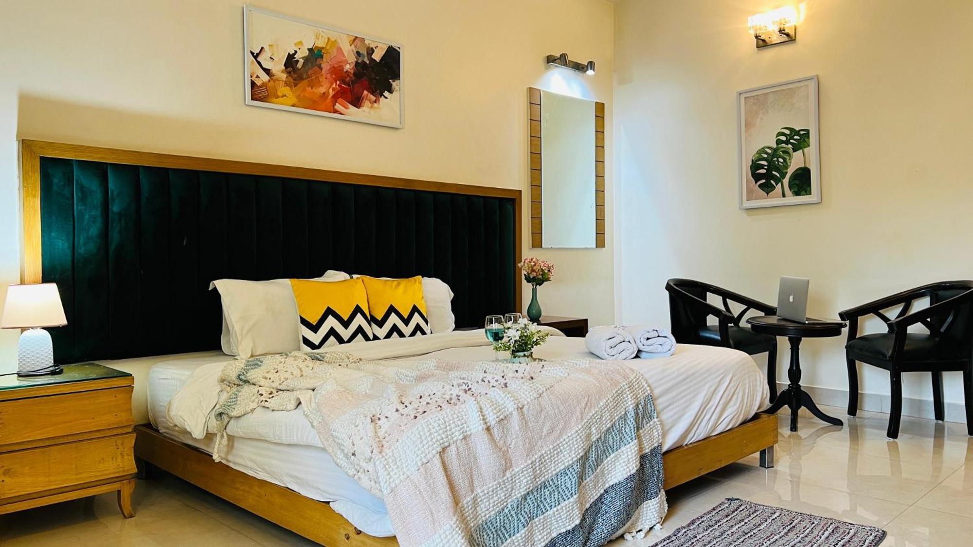 Bluo 2bhk - M Block Mkt Greater Kailash * New Delhi