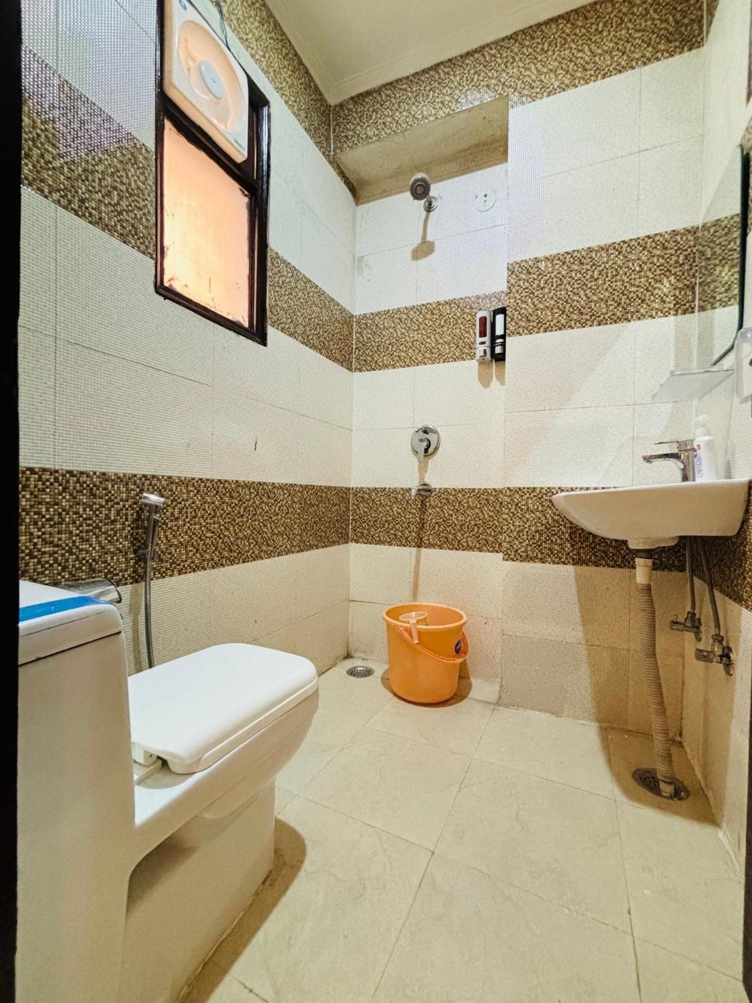 Apartment Thehrav 2bhk New Delhi