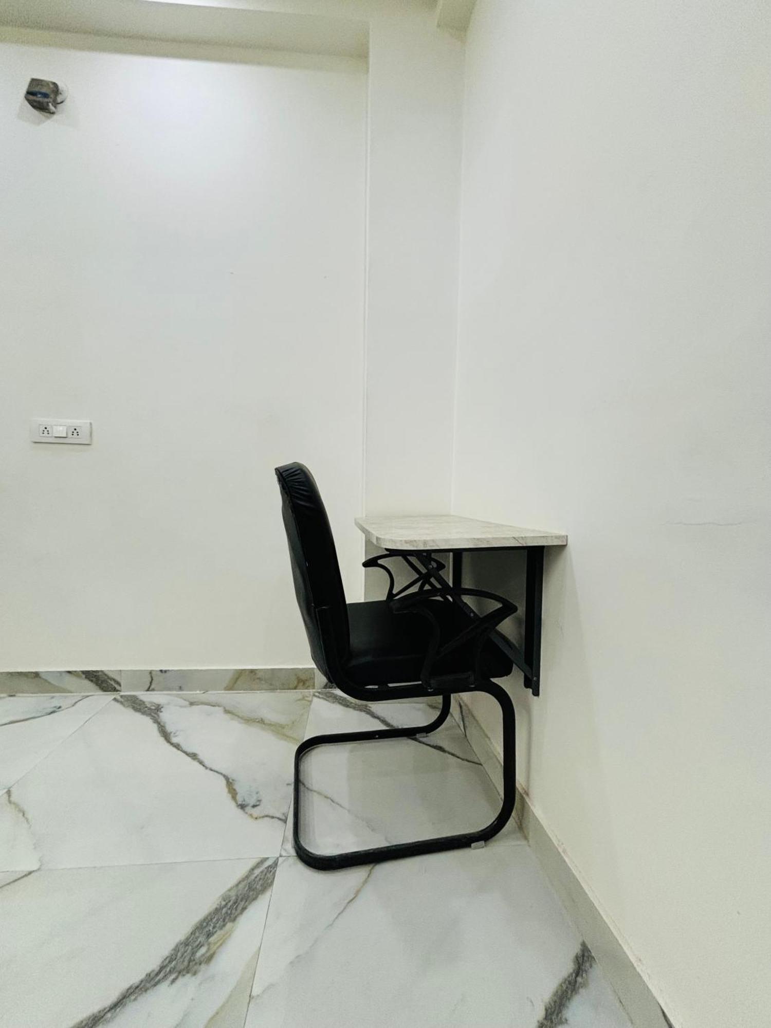 Thehrav 2bhk New Delhi