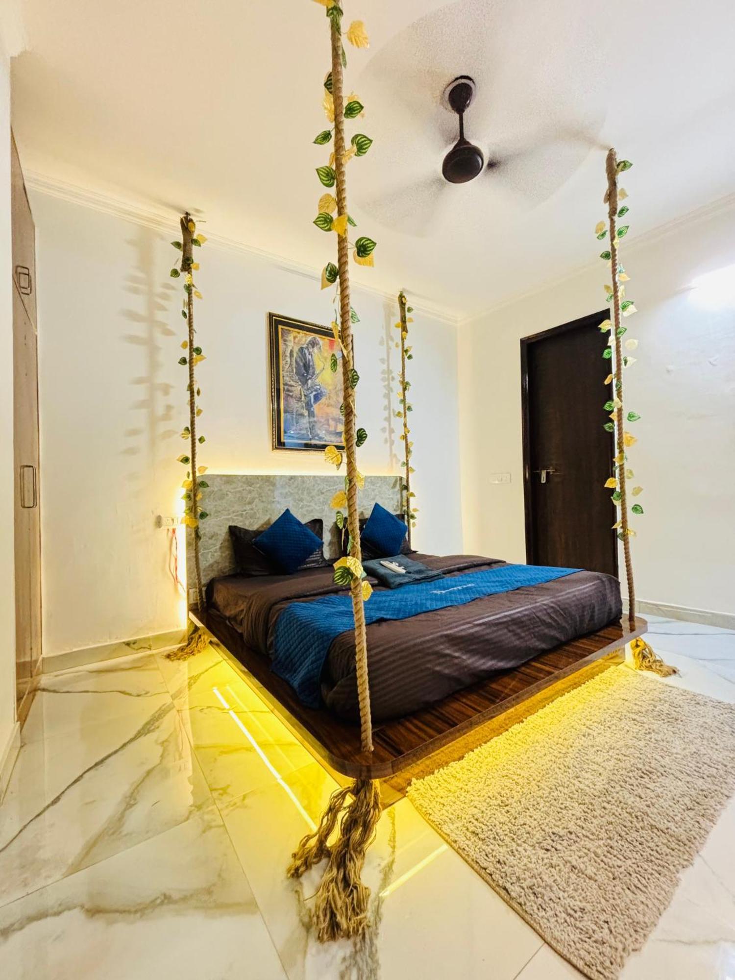 Thehrav 2bhk Apartment New Delhi