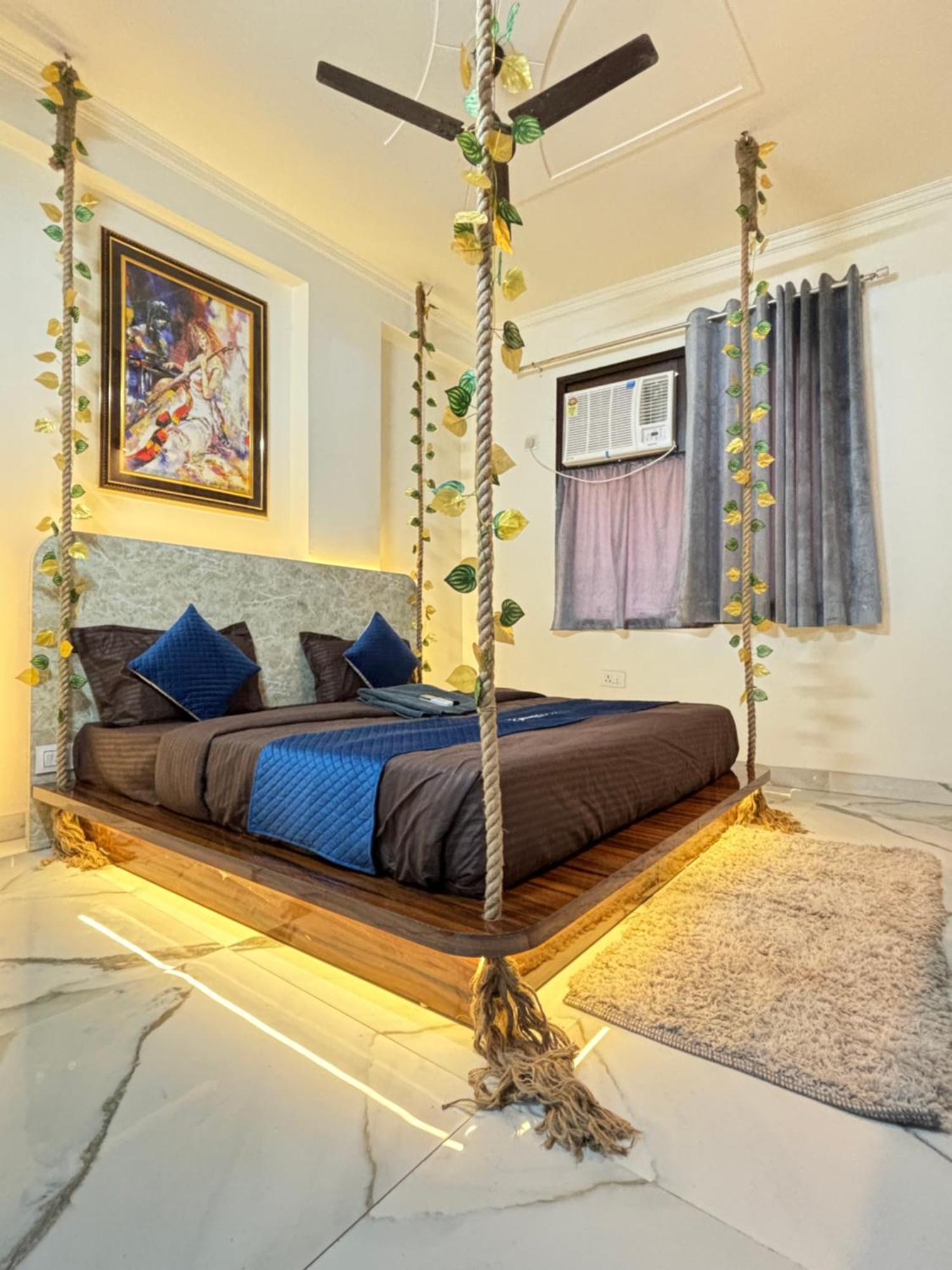 Thehrav 2bhk Apartment New Delhi