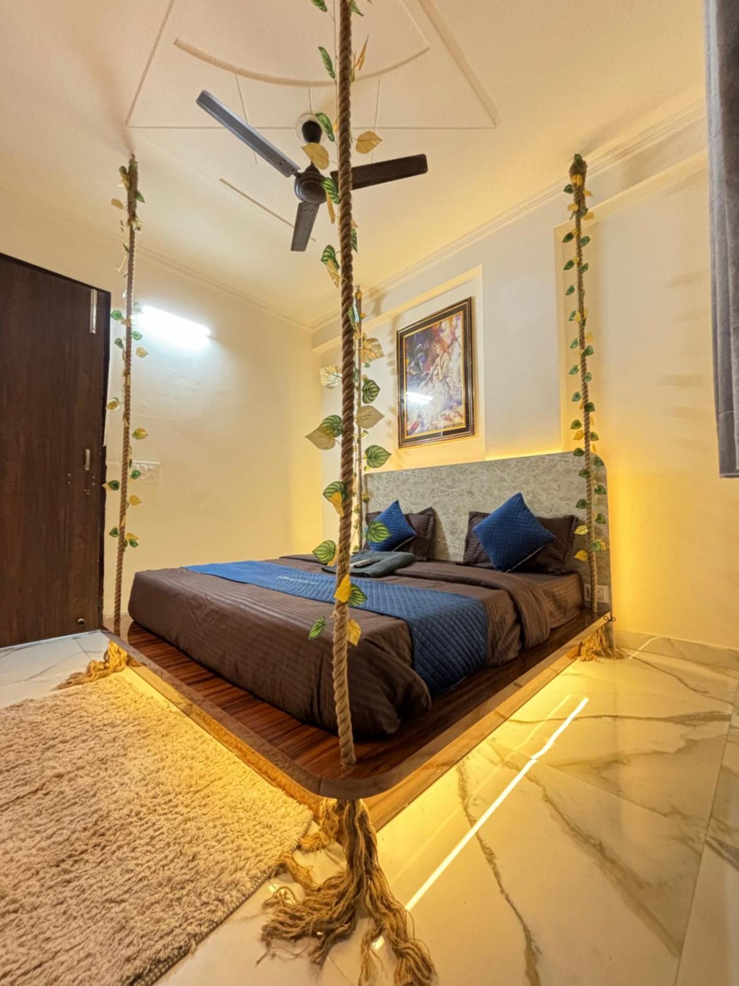 Thehrav 2bhk Apartment New Delhi