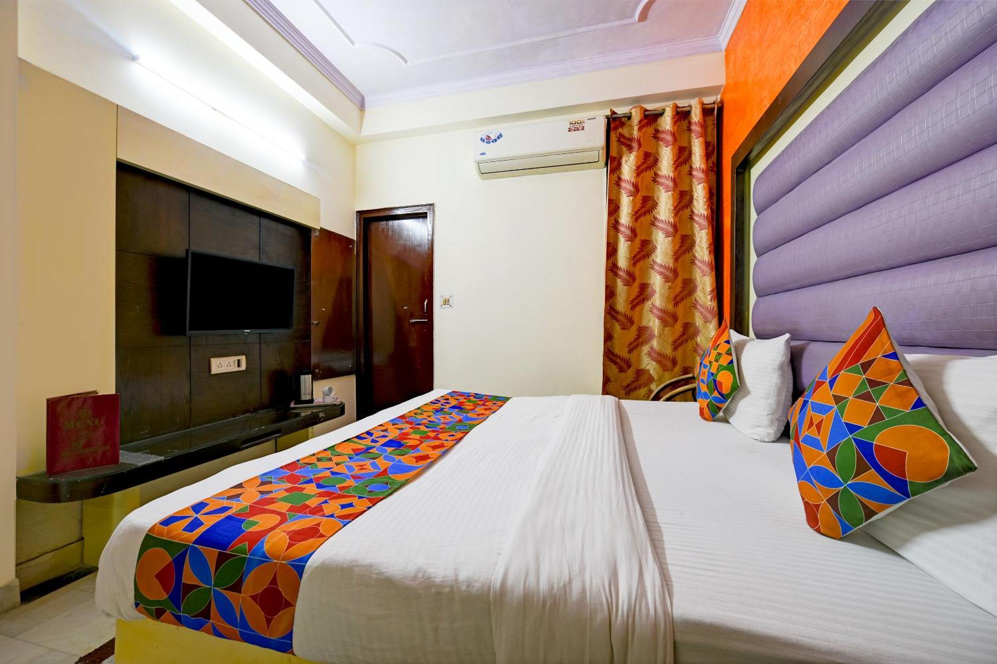 Vedant Deluxe By Singh Residency * Nova Deli