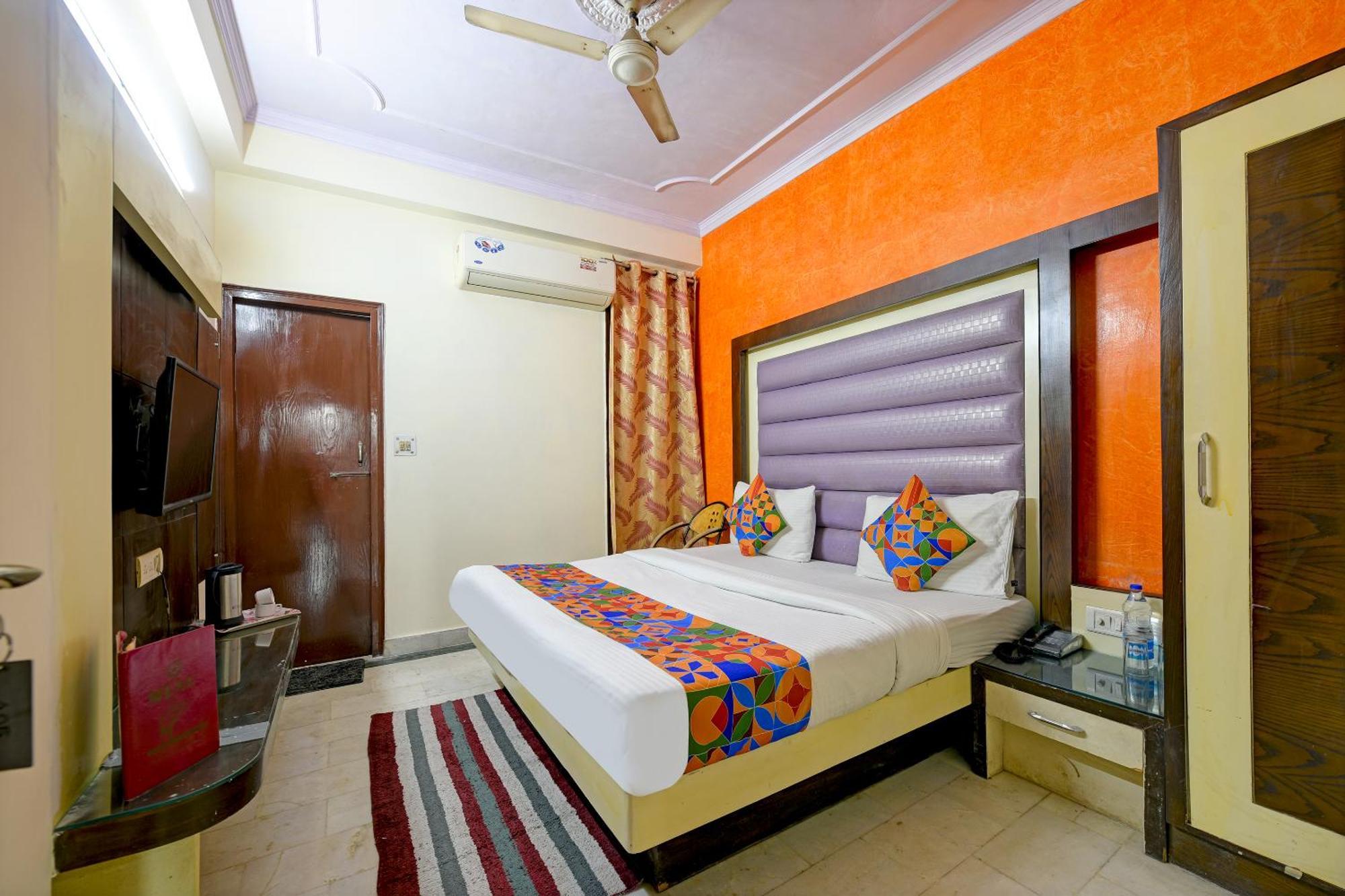 Vedant Deluxe By Singh Residency Nova Deli