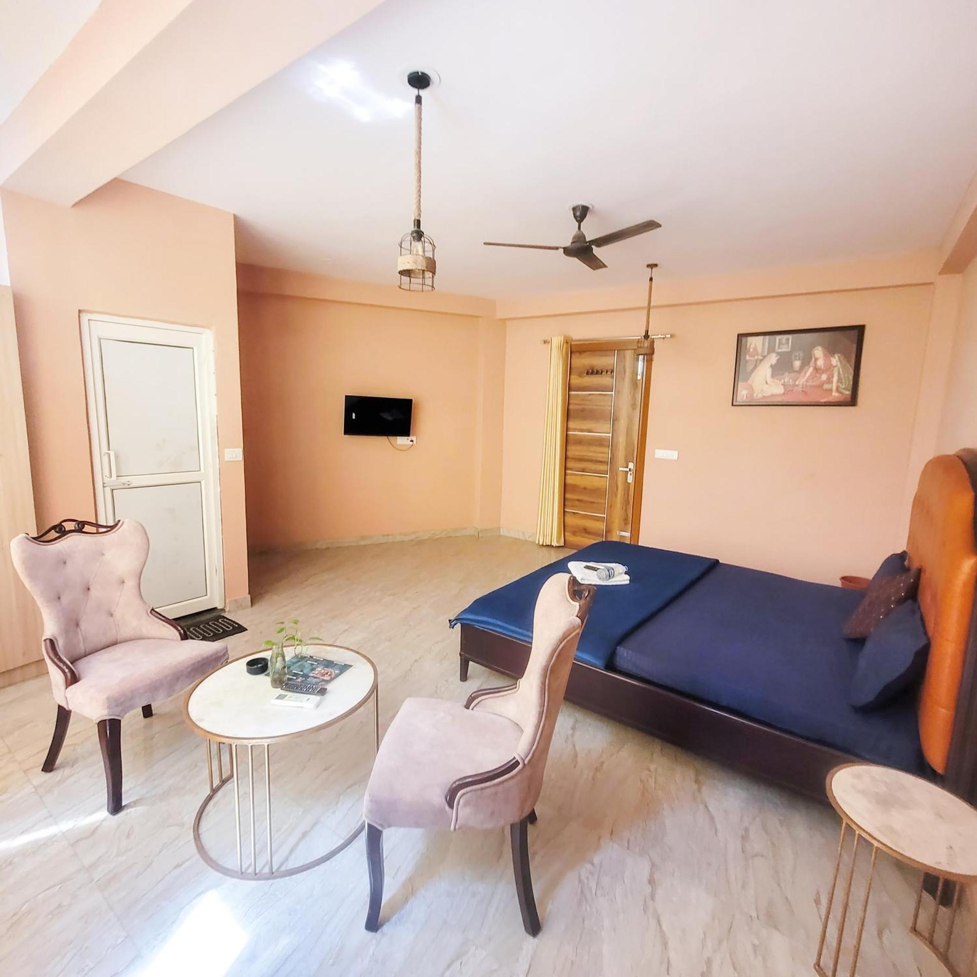 Rose - Dwarka Sec 8 Bed & Breakfast