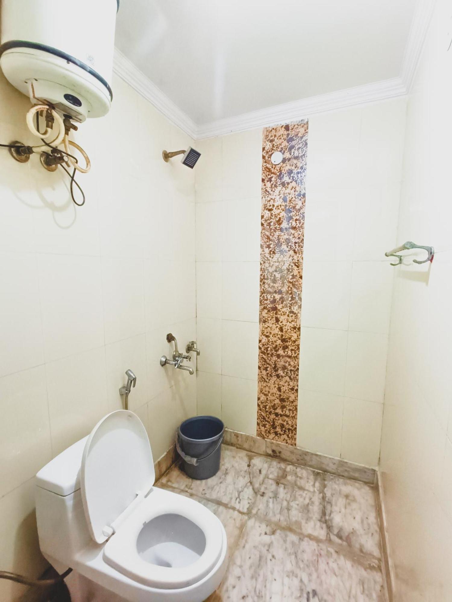 Bliss - Near Lajpat Nagar Metro 3*