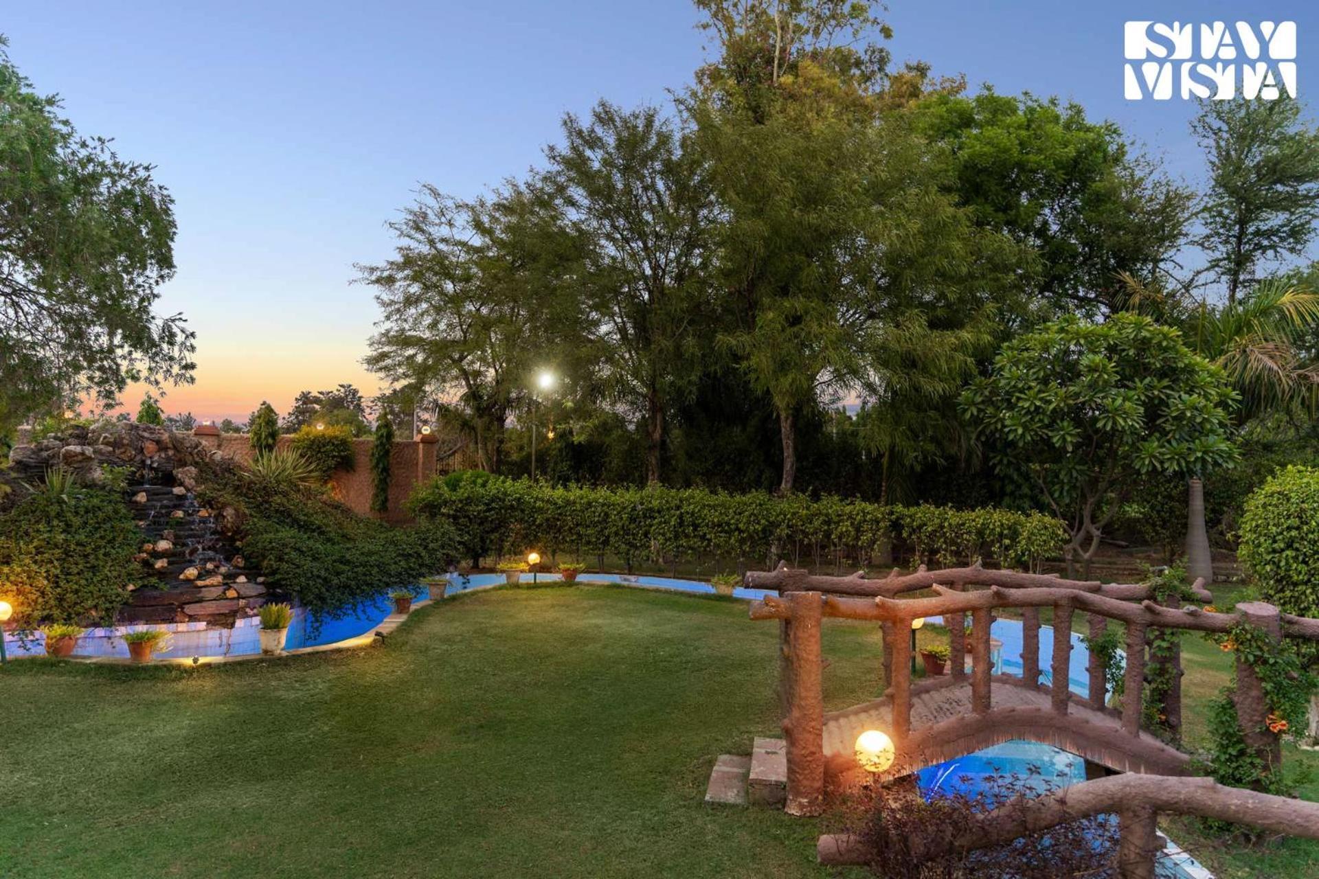 Villa Stayvista At The Cityscape With Lawn & Pool *