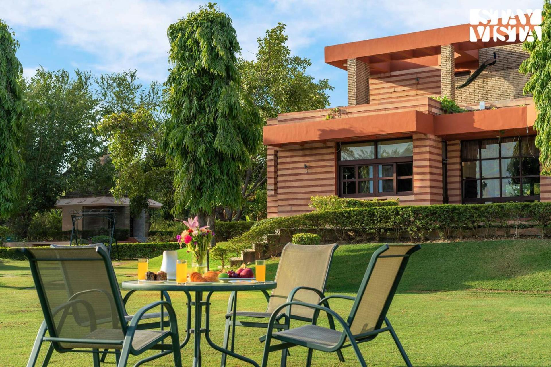 Stayvista At The Cityscape With Lawn & Pool Villa New Delhi