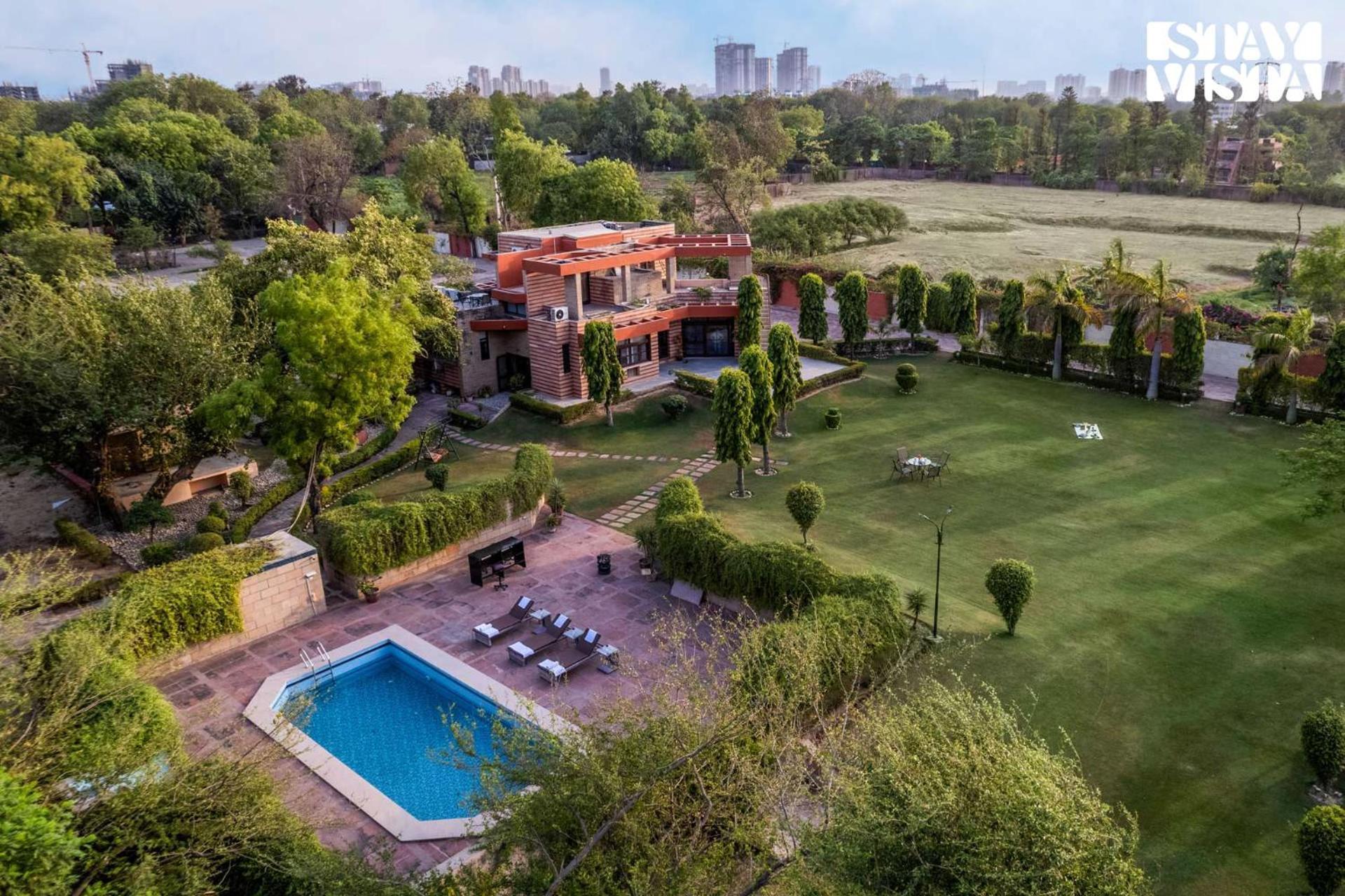 Stayvista At The Cityscape With Lawn & Pool