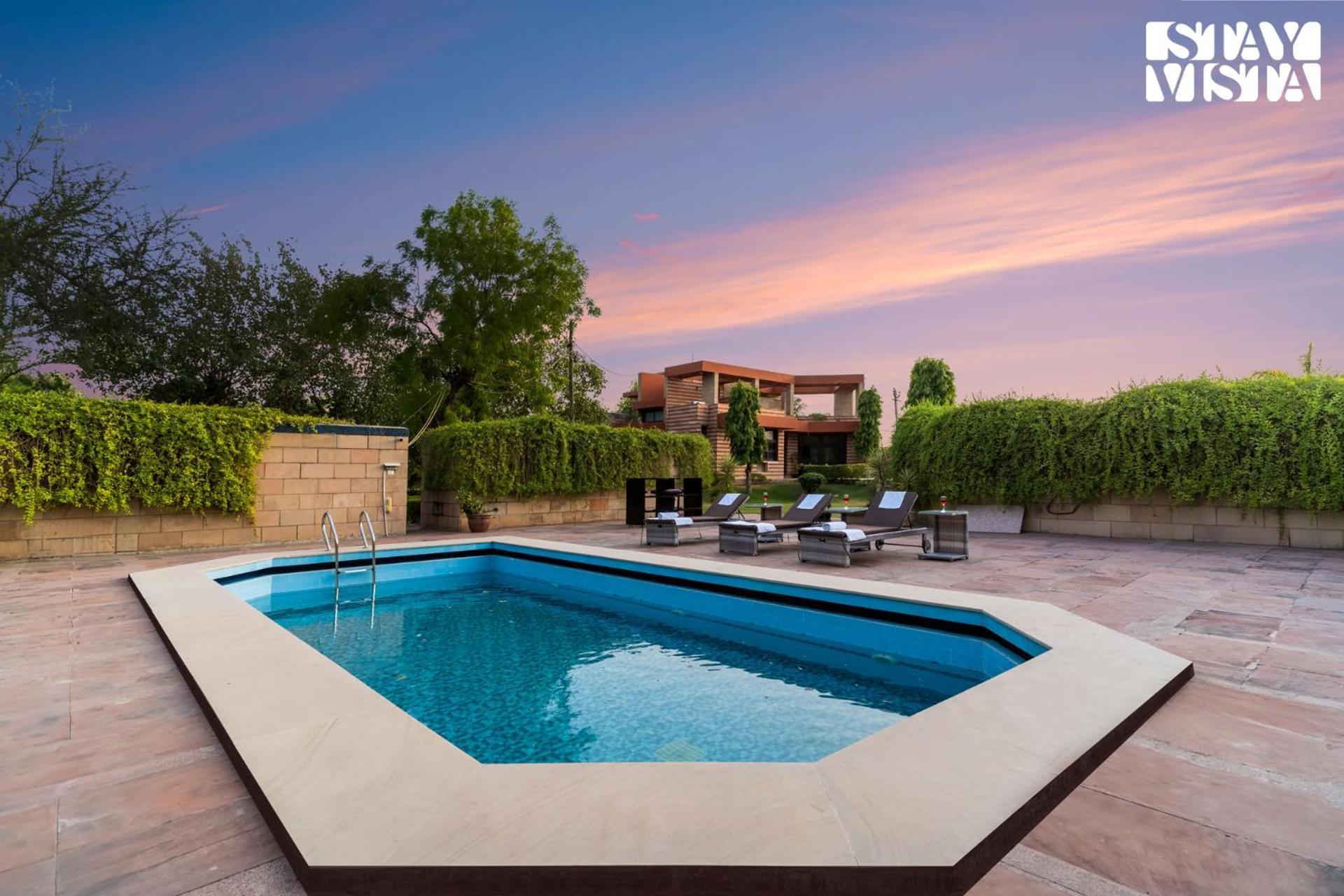 Stayvista At The Cityscape With Lawn & Pool * New Delhi