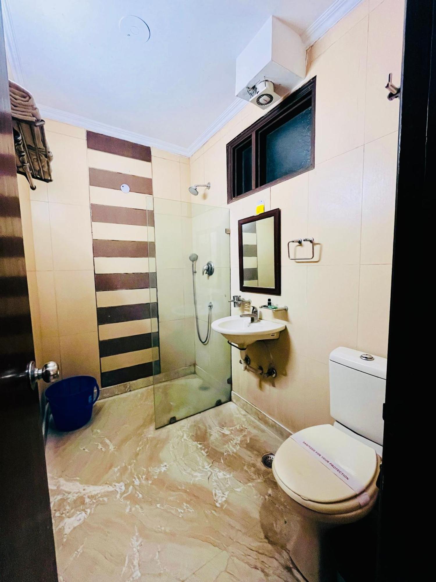 Hotel The Paradise In - Near Karol Bagh Metro Station 3*
