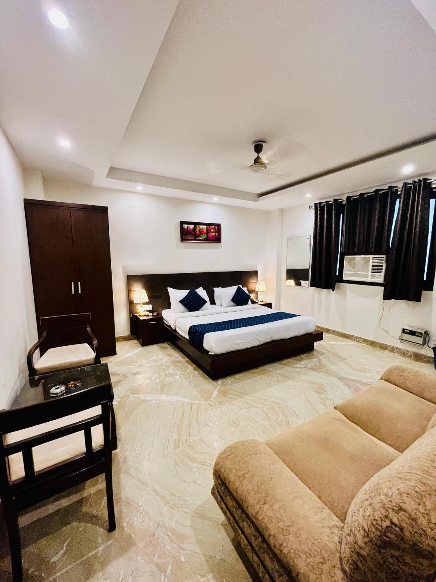 Hotel The Paradise In - Near Karol Bagh Metro Station
