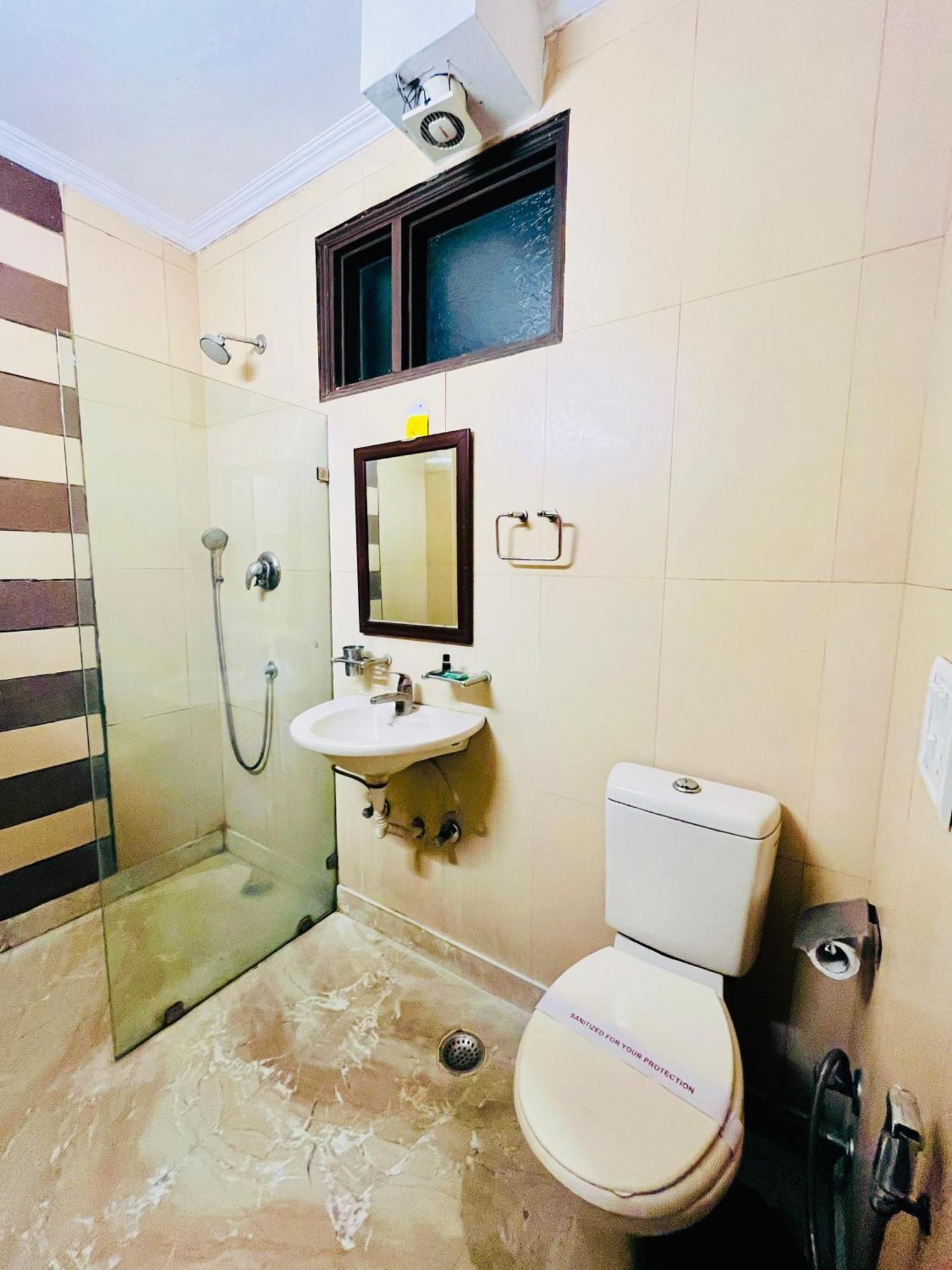 Hotel The Paradise In - Near Karol Bagh Metro Station 3*