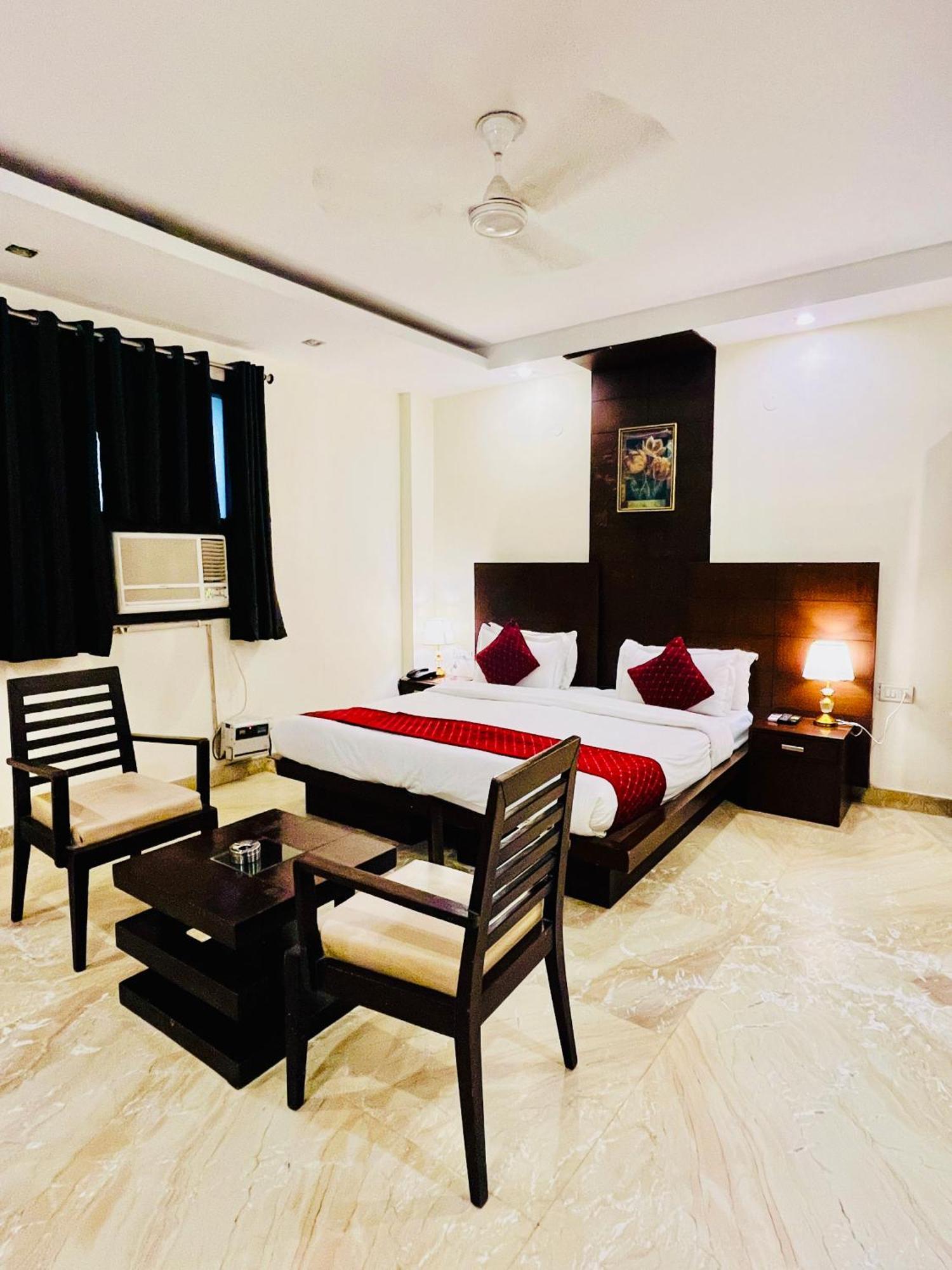 The Paradise In - Near Karol Bagh Metro Station Delhi (National Capital Territory of India)