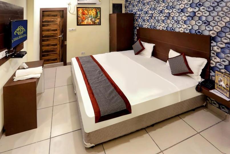 Airport Hotel Edge Home Stay Hotel 3*