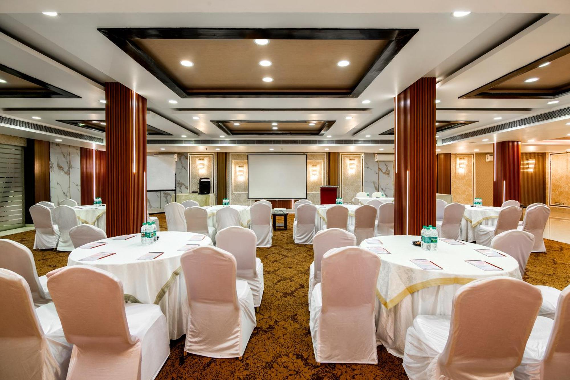 The Grand Orion - Kailash Colony Hotel