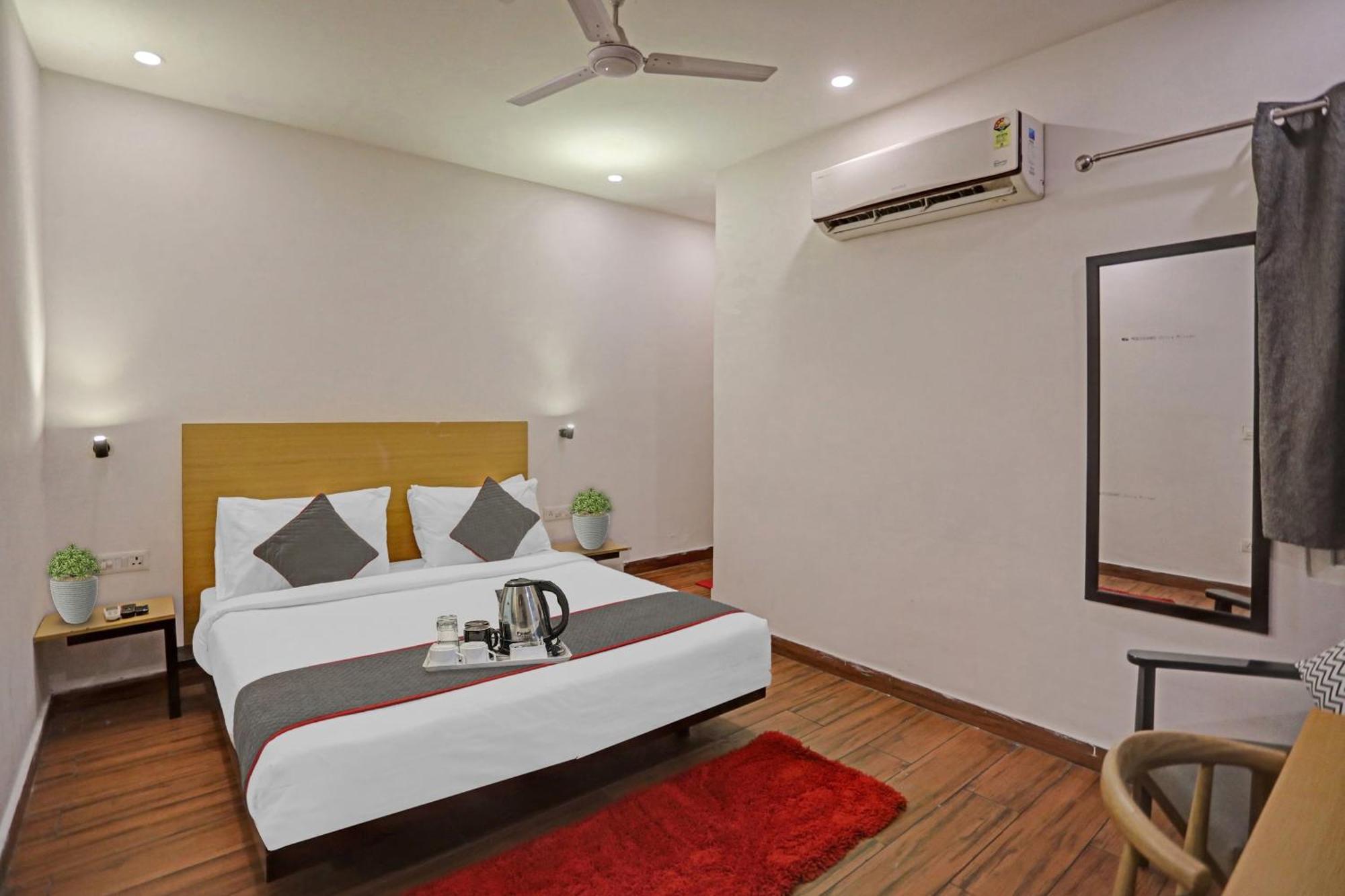 Oyo Townhouse 587 Sector 19 Kālkāji Devi
