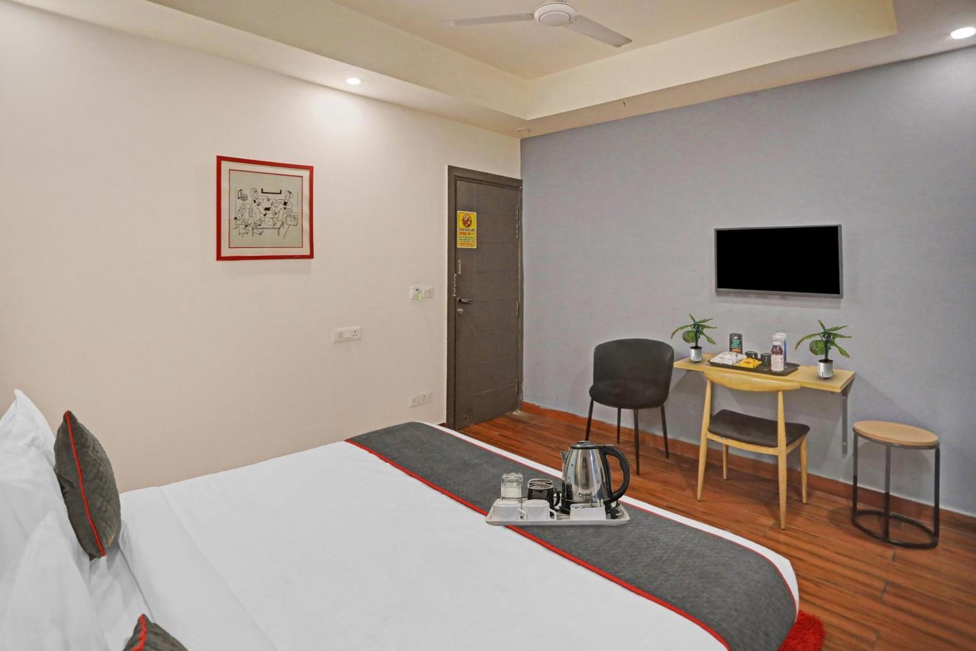 Oyo Townhouse 587 Sector 19 Hotel