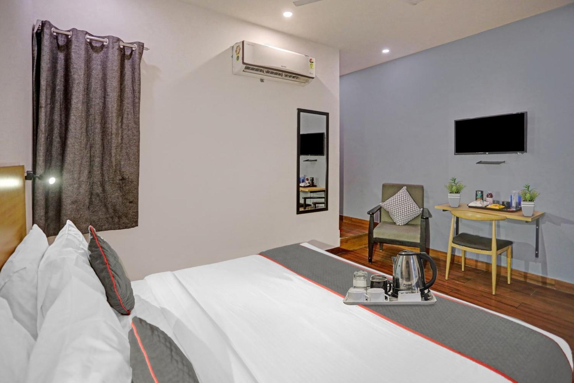 Oyo Townhouse 587 Sector 19 Hotel Kālkāji Devi