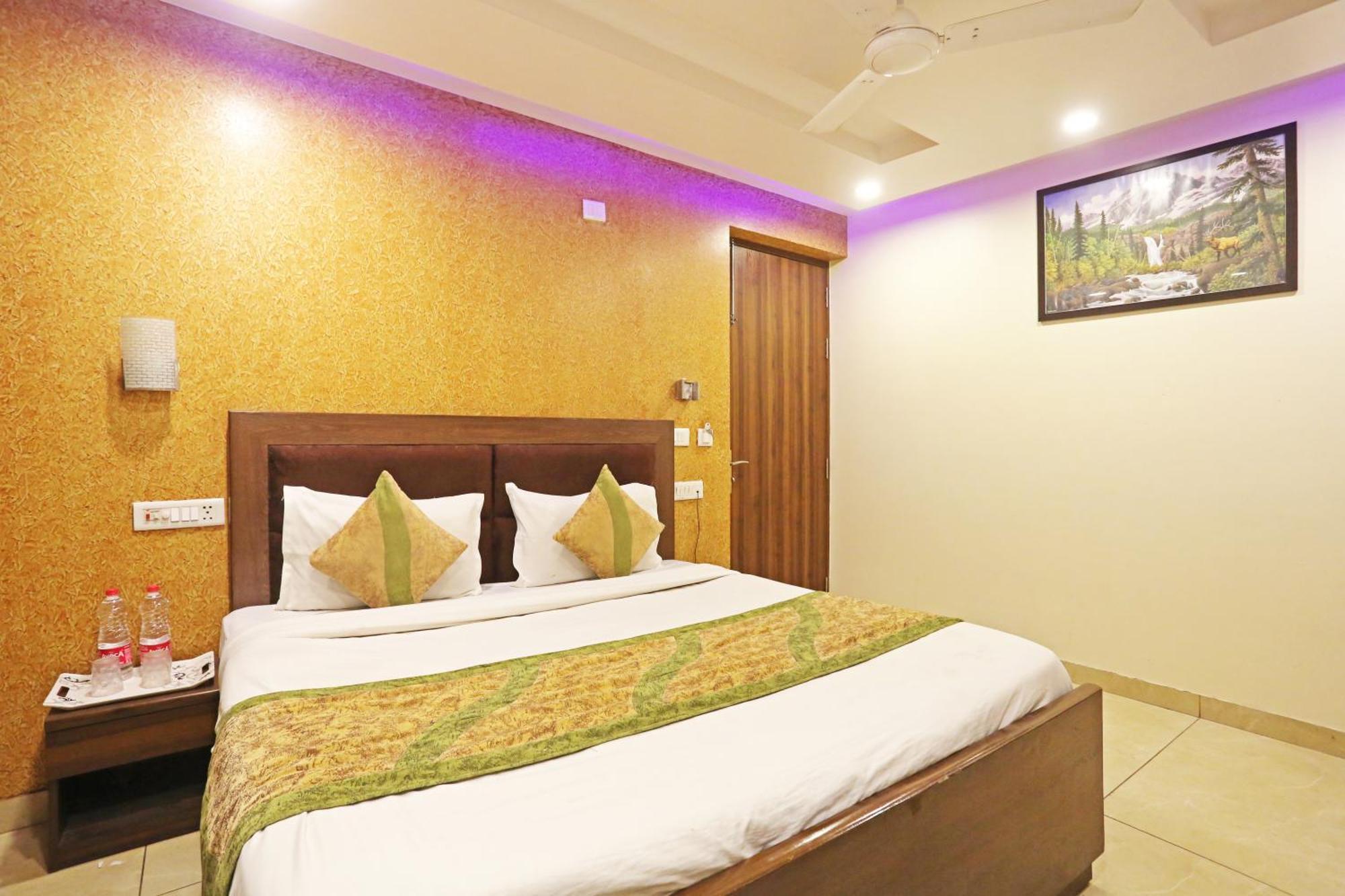 The Red Stone Hotel 3*