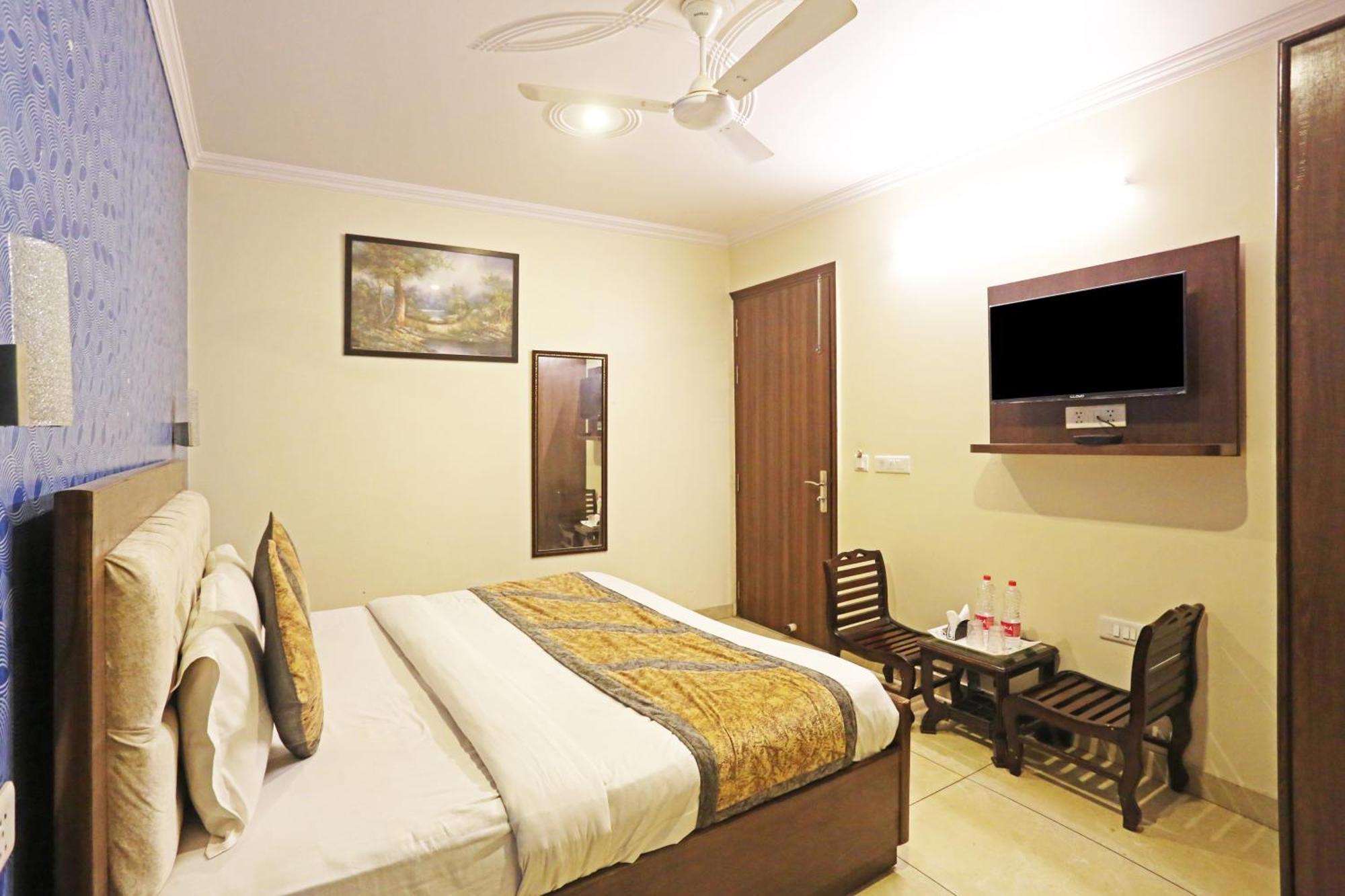 The Red Stone 3* New Delhi