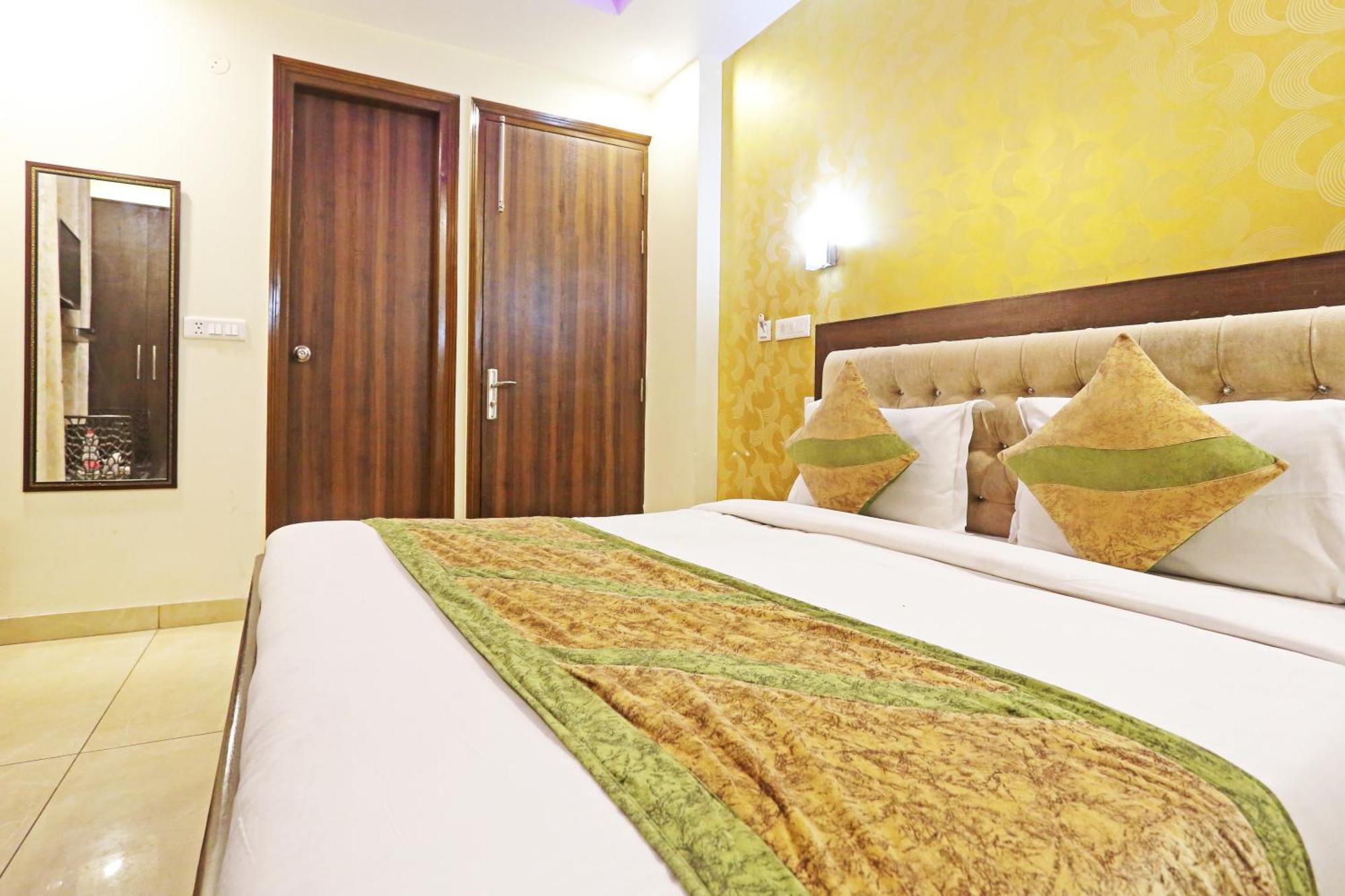 The Red Stone Hotel New Delhi