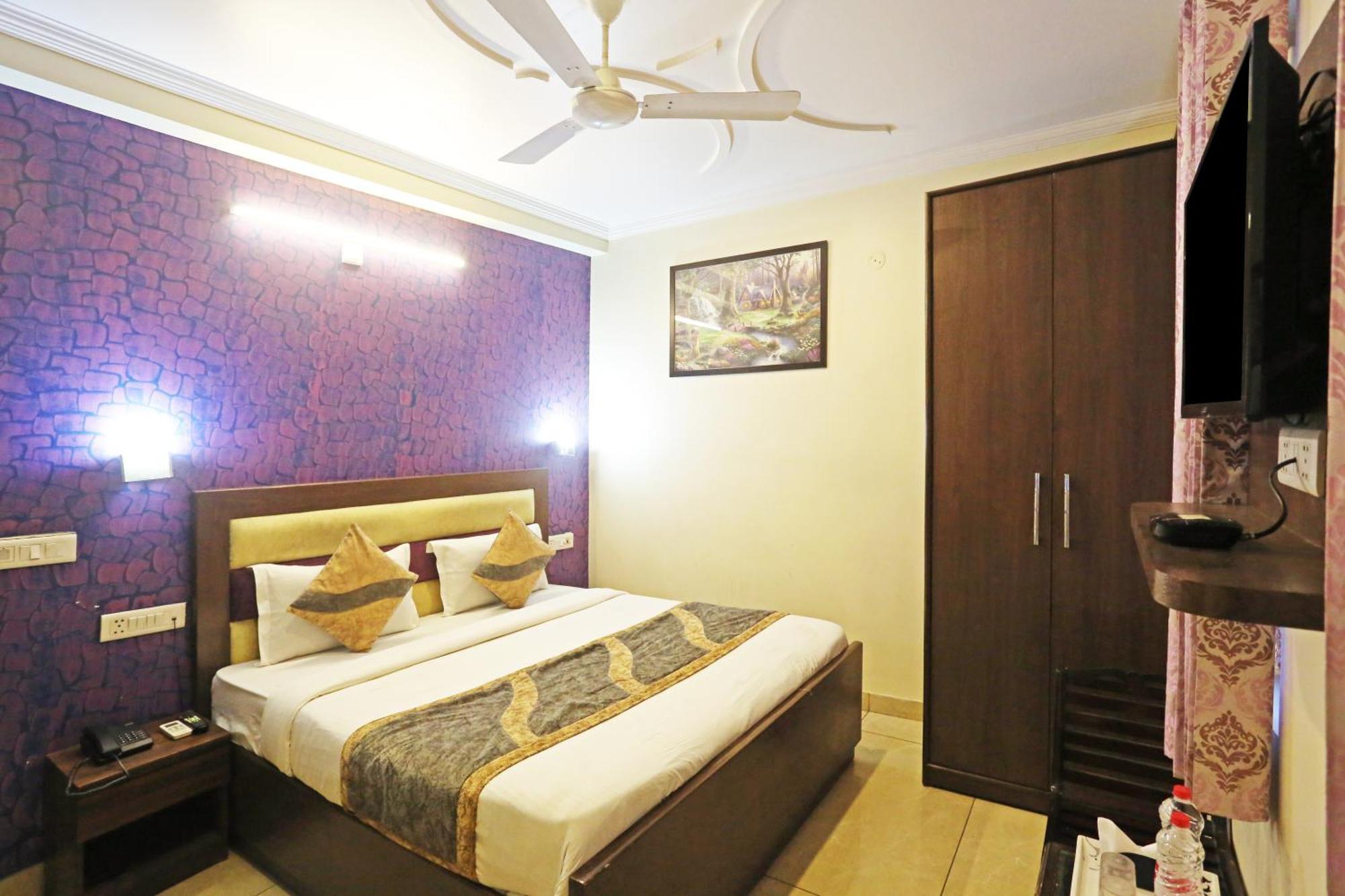 The Red Stone Hotel 3*