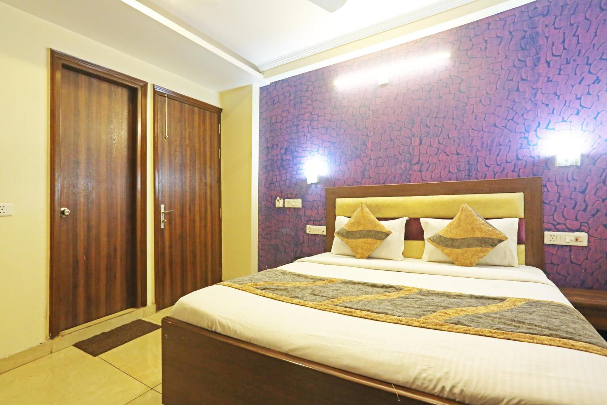 The Red Stone Hotel New Delhi