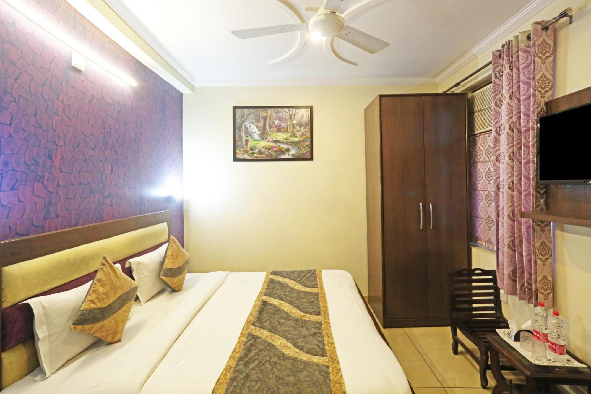 The Red Stone 3* New Delhi