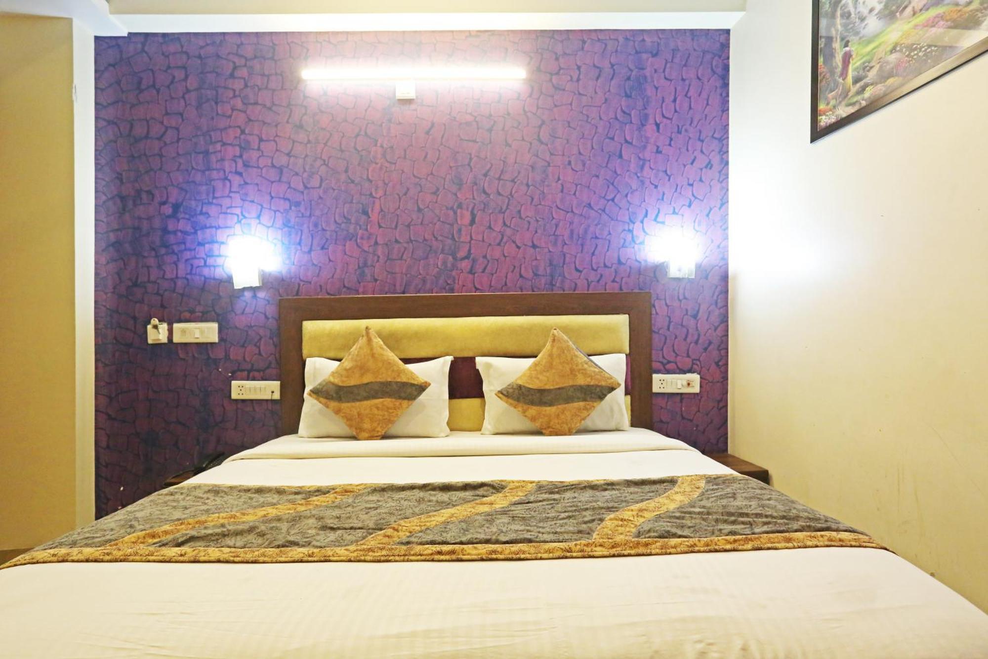The Red Stone 3* New Delhi