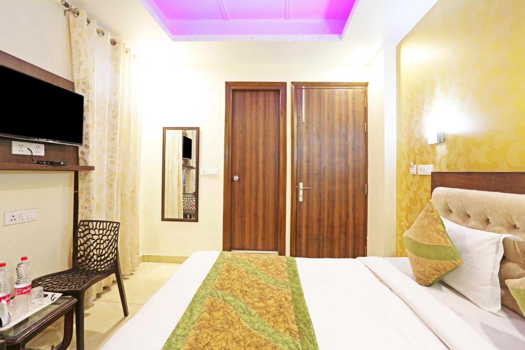 The Red Stone Hotel 3*